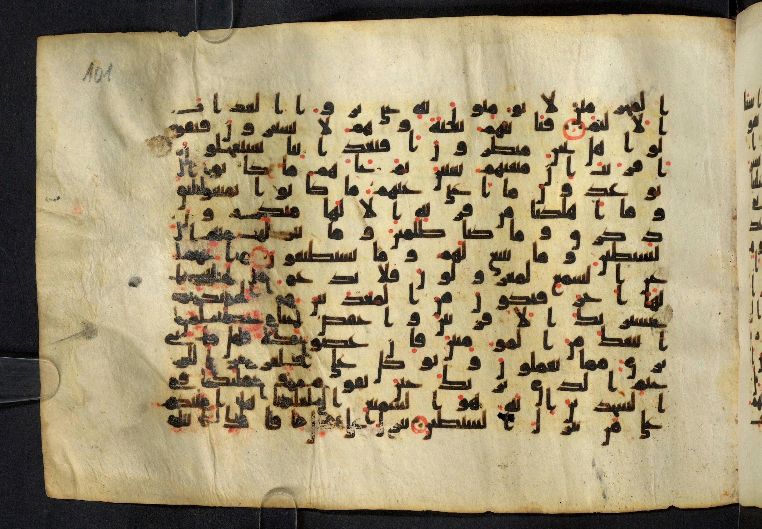 Moritz 1905, Tables 39-40, in Kūfī A.I script, showing Surah 26:201 from 8th Century AD found in Bahnasa (Oxyrynchos), Egypt, currently housed at Egyptian National Library and Archives, Cairo