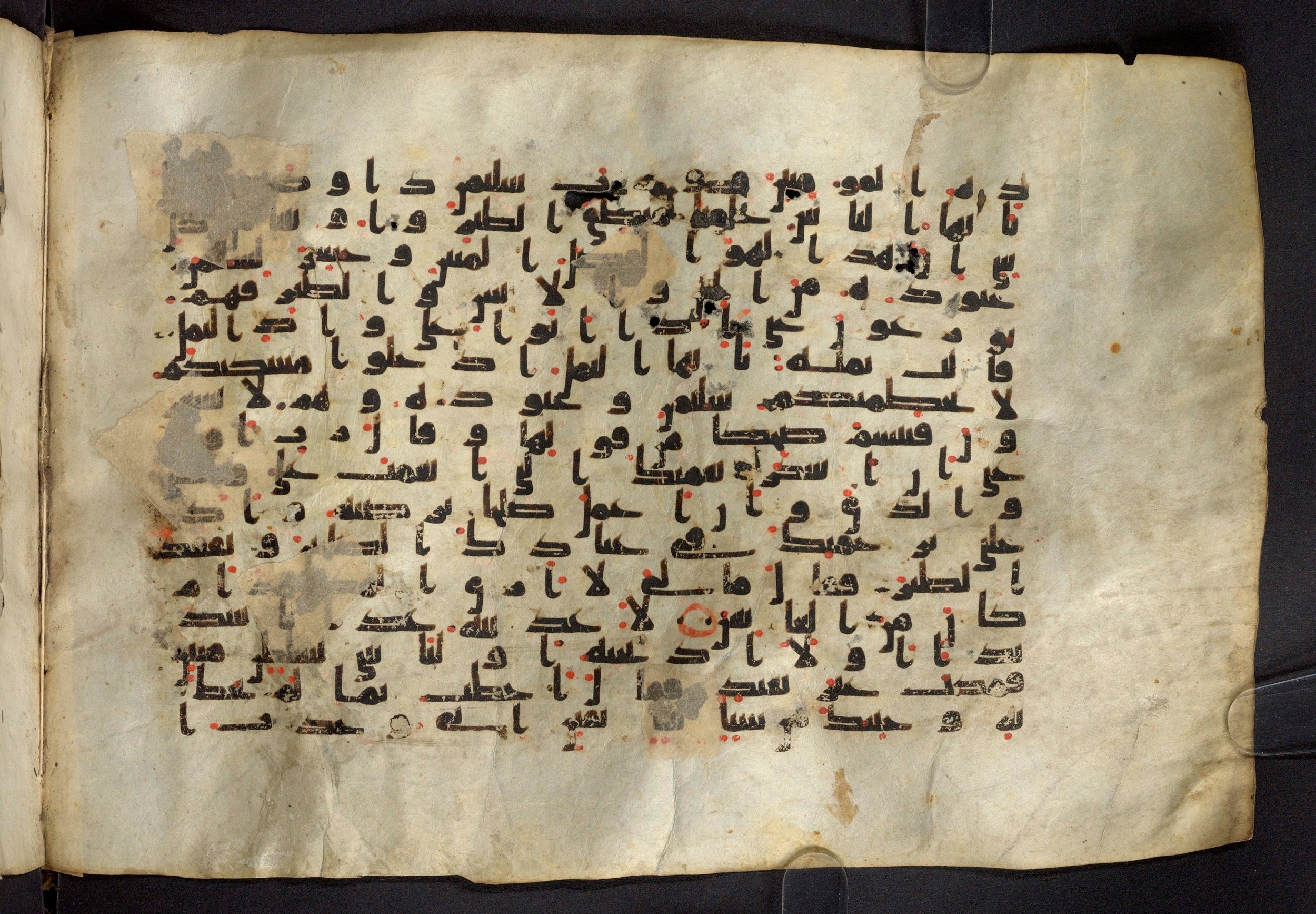 Moritz 1905, Tables 39-40, in Kūfī A.I script, showing Surah 27:21 from 8th Century AD found in Bahnasa (Oxyrynchos), Egypt, currently housed at Egyptian National Library and Archives, Cairo
