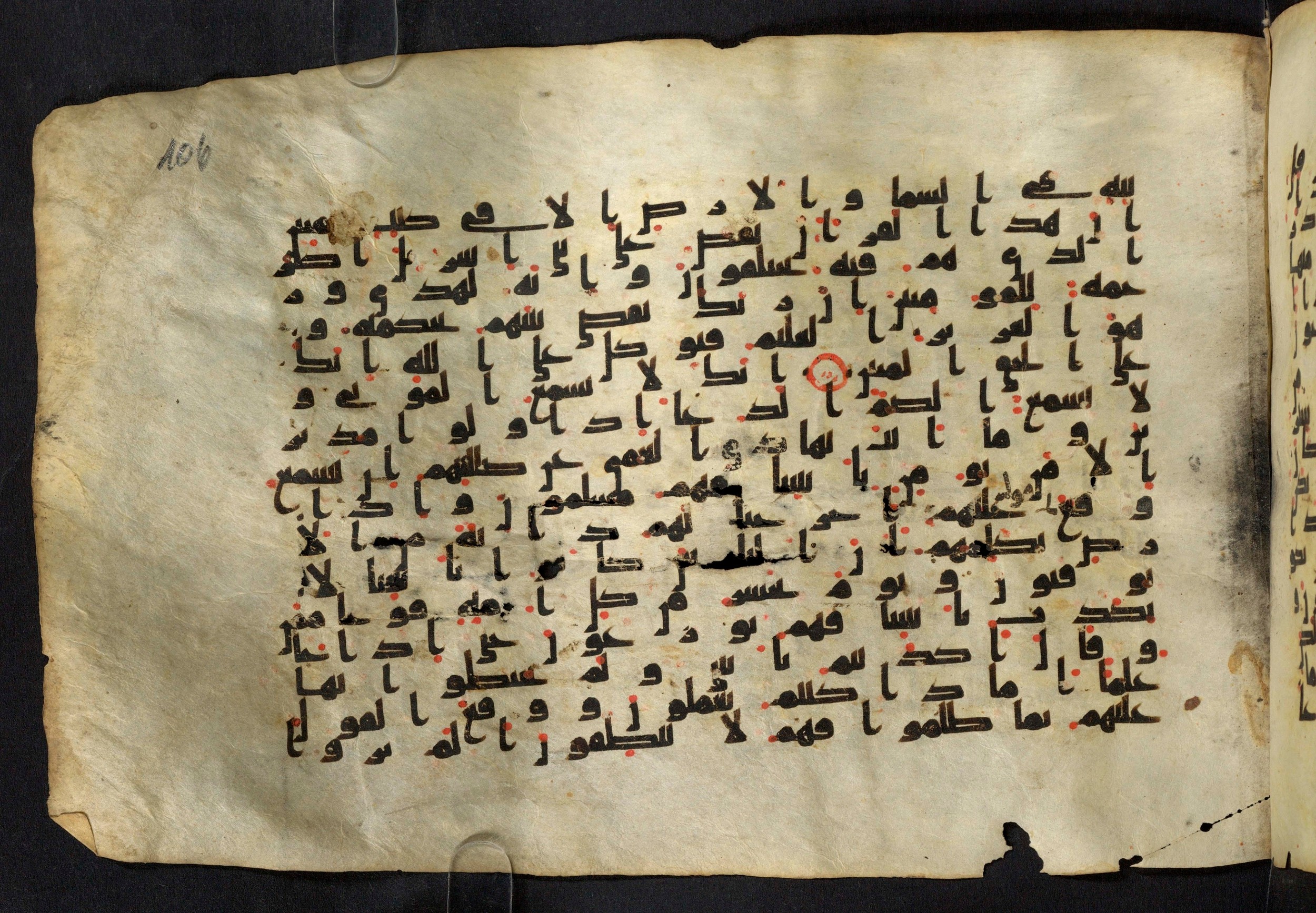 Moritz 1905, Tables 39-40 (Scan 1), in Kūfī A.I script, showing Surah 27:76 from 8th Century AD found in Bahnasa (Oxyrynchos), Egypt, currently housed at Egyptian National Library and Archives, Cairo