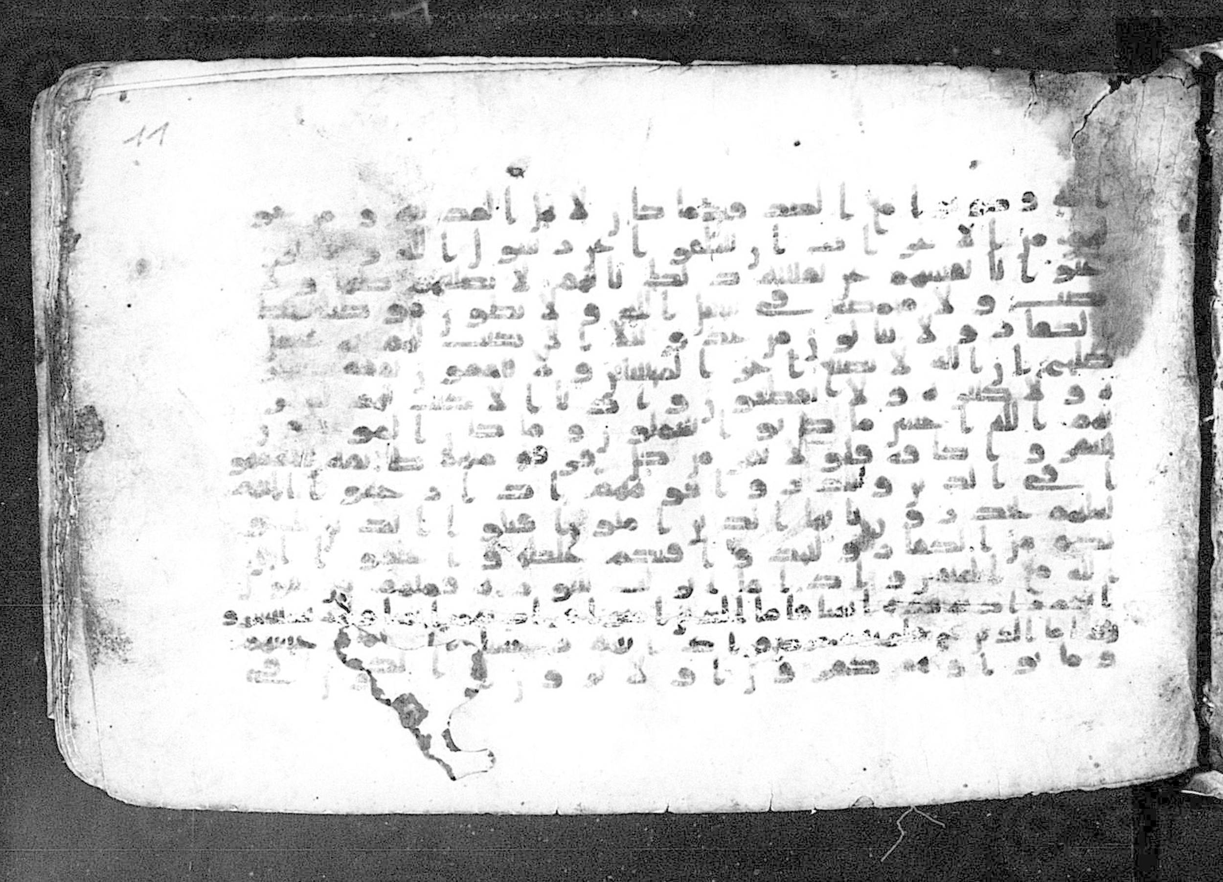 Moritz 1905, Tables 39-40, in Kūfī A.I script, showing Surah 9:124 from 8th Century AD found in Bahnasa (Oxyrynchos), Egypt, currently housed at Egyptian National Library and Archives, Cairo