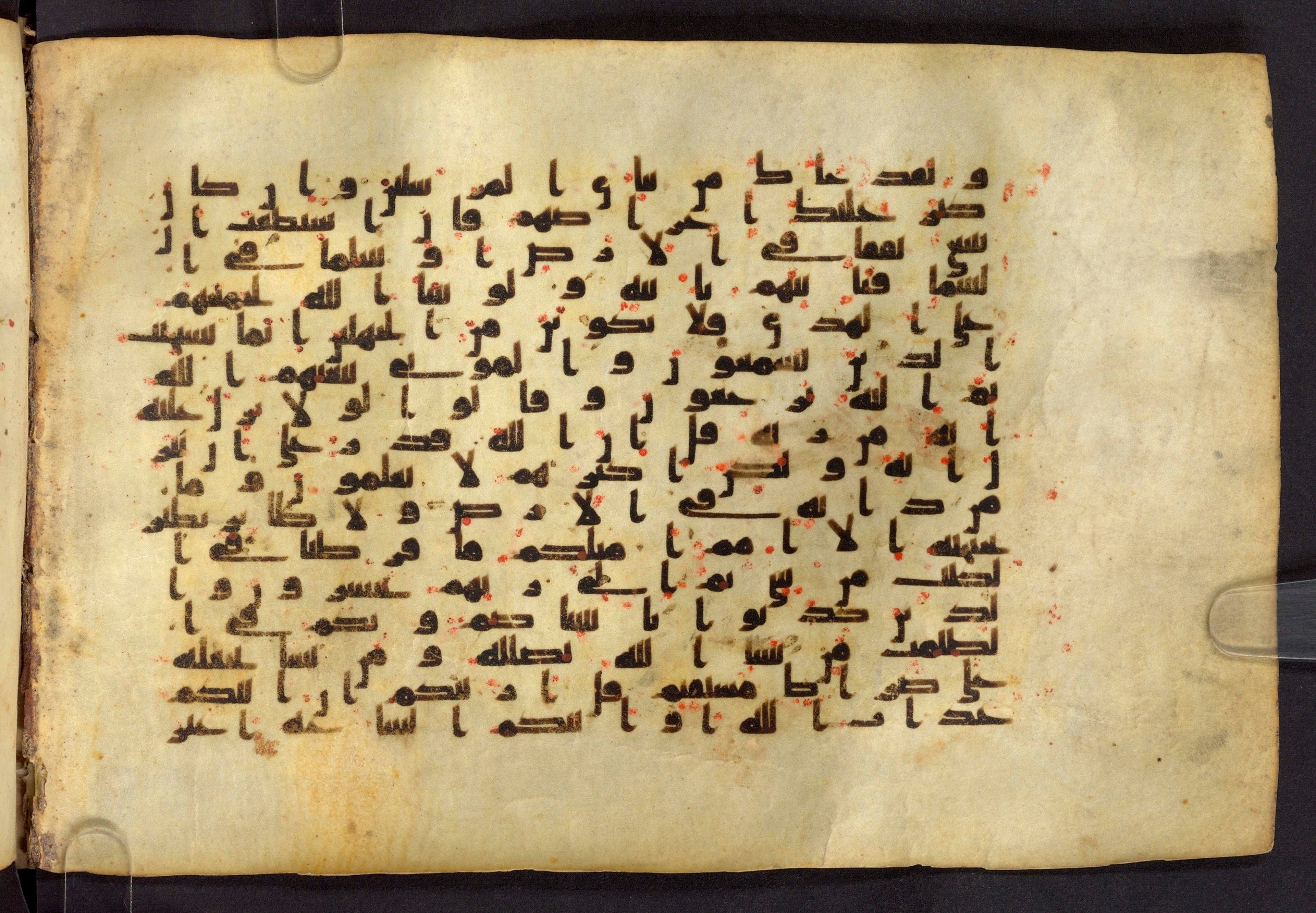 Moritz 1905, Tables 39-40, in Kūfī A.I script, showing Surah 6:39 from 8th Century AD found in Bahnasa (Oxyrynchos), Egypt, currently housed at Egyptian National Library and Archives, Cairo