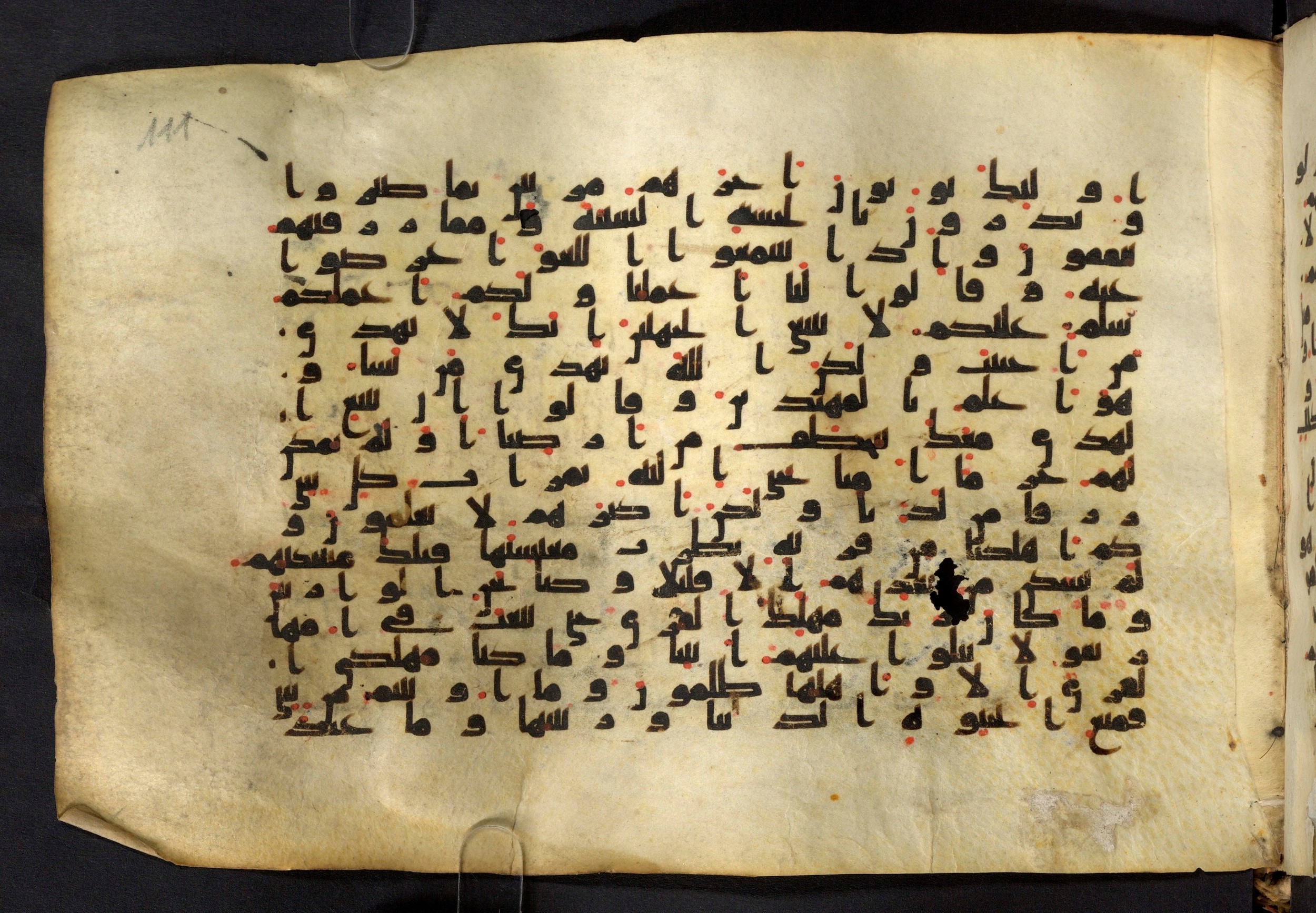 Moritz 1905, Tables 39-40 (Scan 1), in Kūfī A.I script, showing Surah 28:59 from 8th Century AD found in Bahnasa (Oxyrynchos), Egypt, currently housed at Egyptian National Library and Archives, Cairo