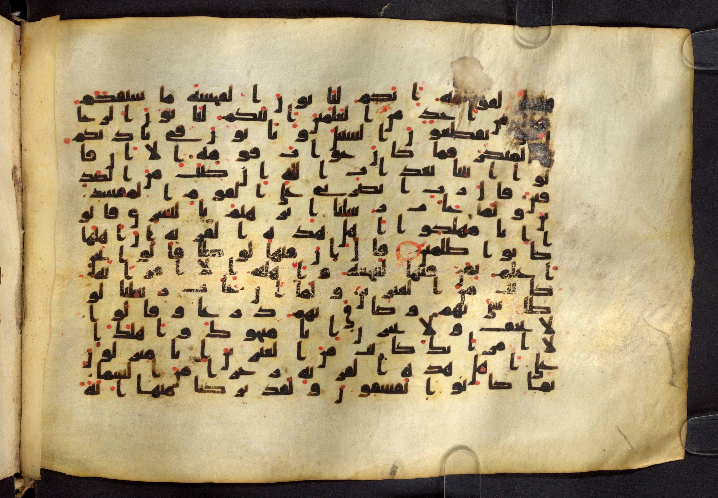Moritz 1905, Tables 39-40 (Scan 2), in Kūfī A.I script, showing Surah 29:32 from 8th Century AD found in Bahnasa (Oxyrynchos), Egypt, currently housed at Egyptian National Library and Archives, Cairo