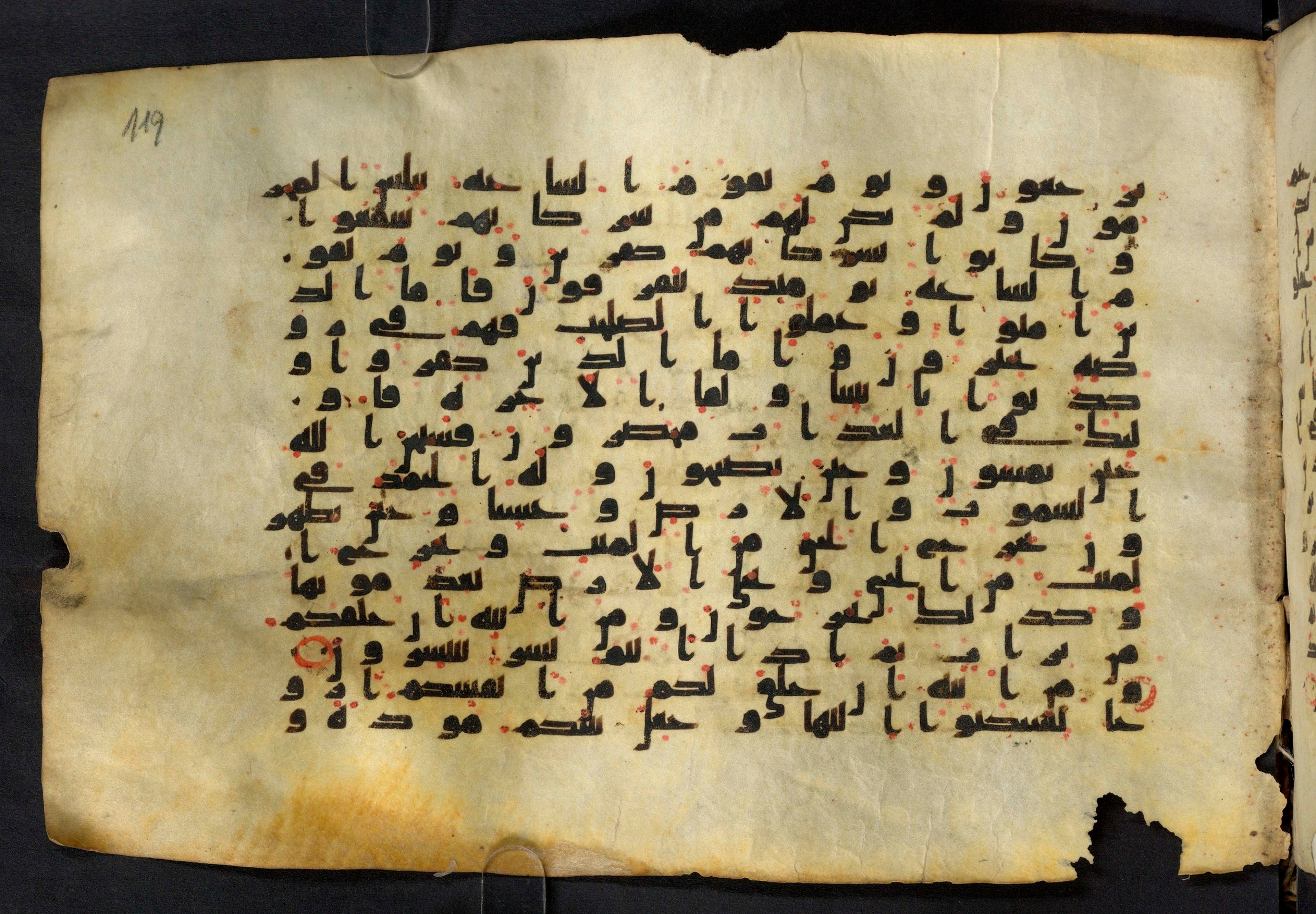 Moritz 1905, Tables 39-40, in Kūfī A.I script, showing Surah 30:13 from 8th Century AD found in Bahnasa (Oxyrynchos), Egypt, currently housed at Egyptian National Library and Archives, Cairo