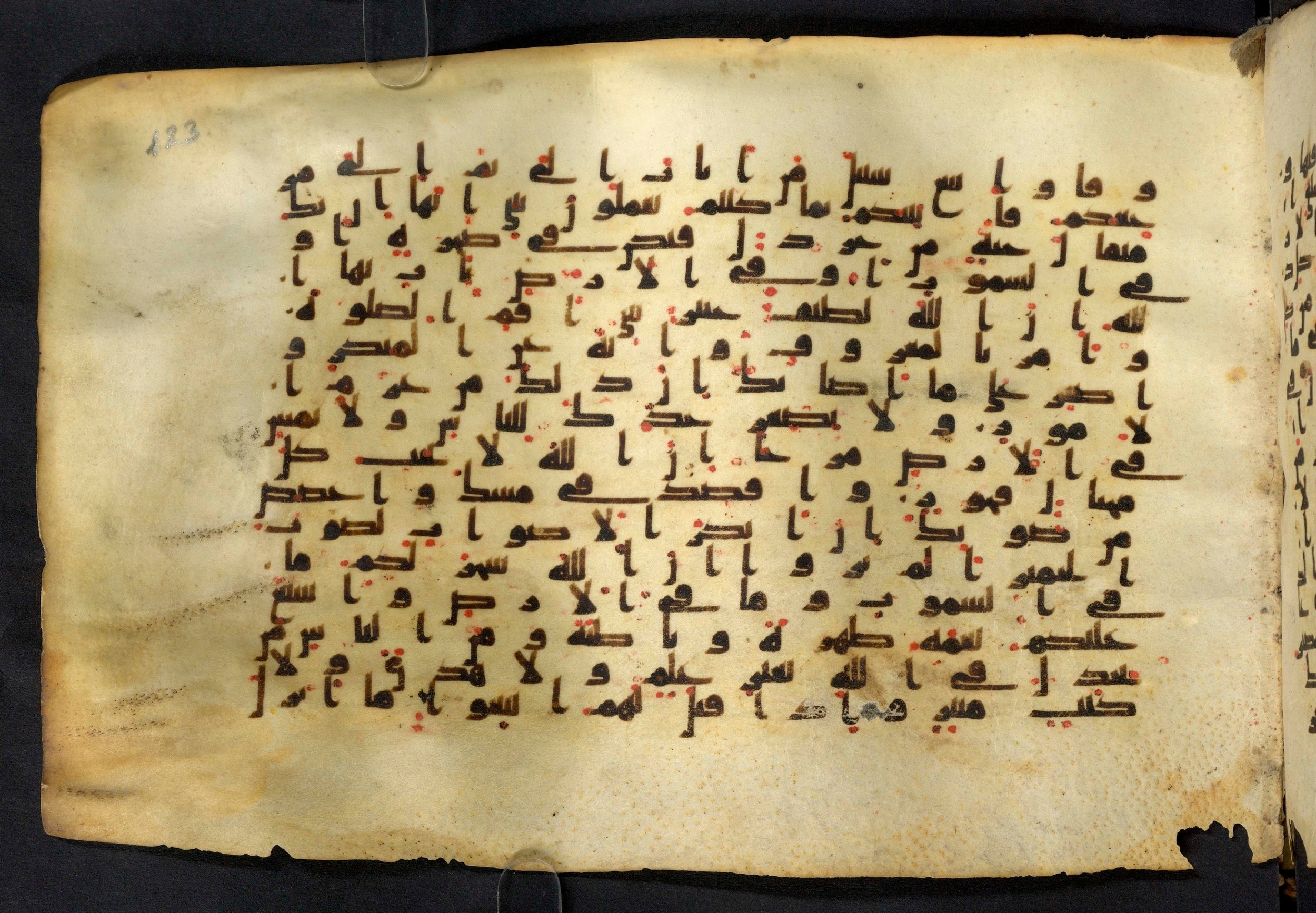 Moritz 1905, Tables 39-40 (Scan 1), in Kūfī A.I script, showing Surah 31:21 from 8th Century AD found in Bahnasa (Oxyrynchos), Egypt, currently housed at Egyptian National Library and Archives, Cairo