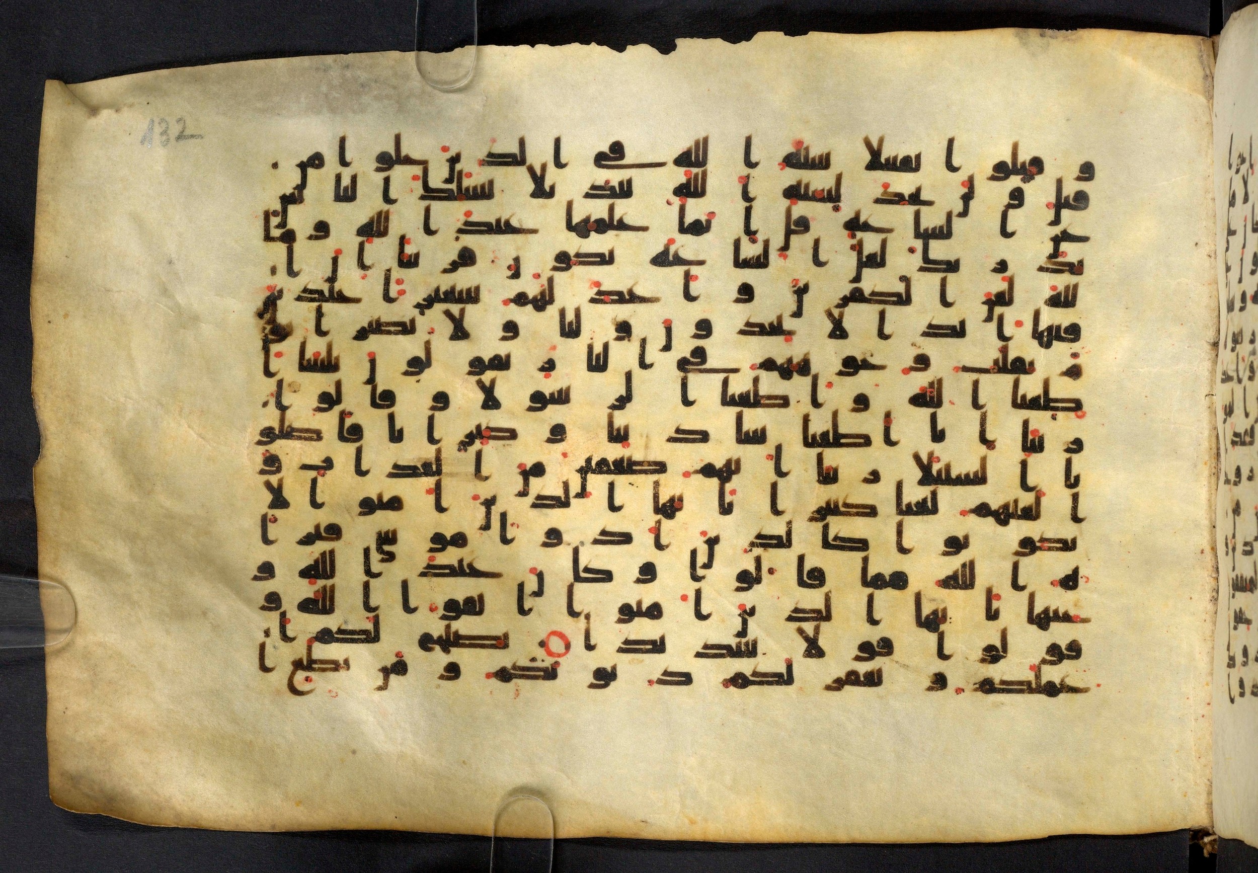 Moritz 1905, Tables 39-40, in Kūfī A.I script, showing Surah 33:64 from 8th Century AD found in Bahnasa (Oxyrynchos), Egypt, currently housed at Egyptian National Library and Archives, Cairo