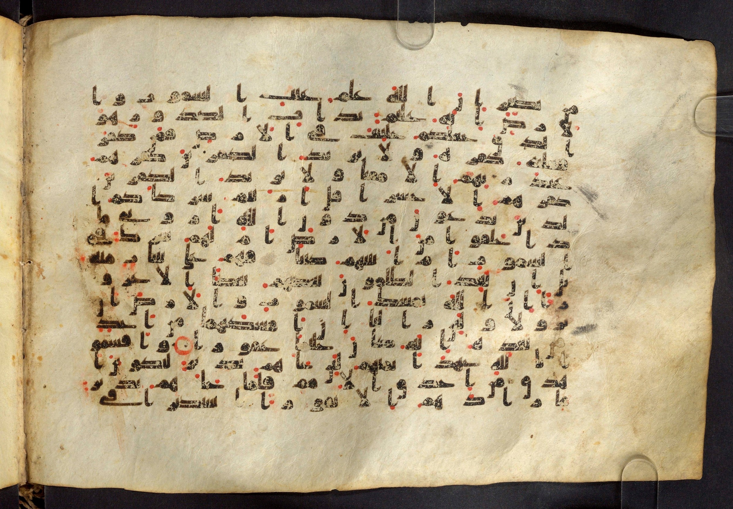 Moritz 1905, Tables 39-40, in Kūfī A.I script, showing Surah 35:39 from 8th Century AD found in Bahnasa (Oxyrynchos), Egypt, currently housed at Egyptian National Library and Archives, Cairo
