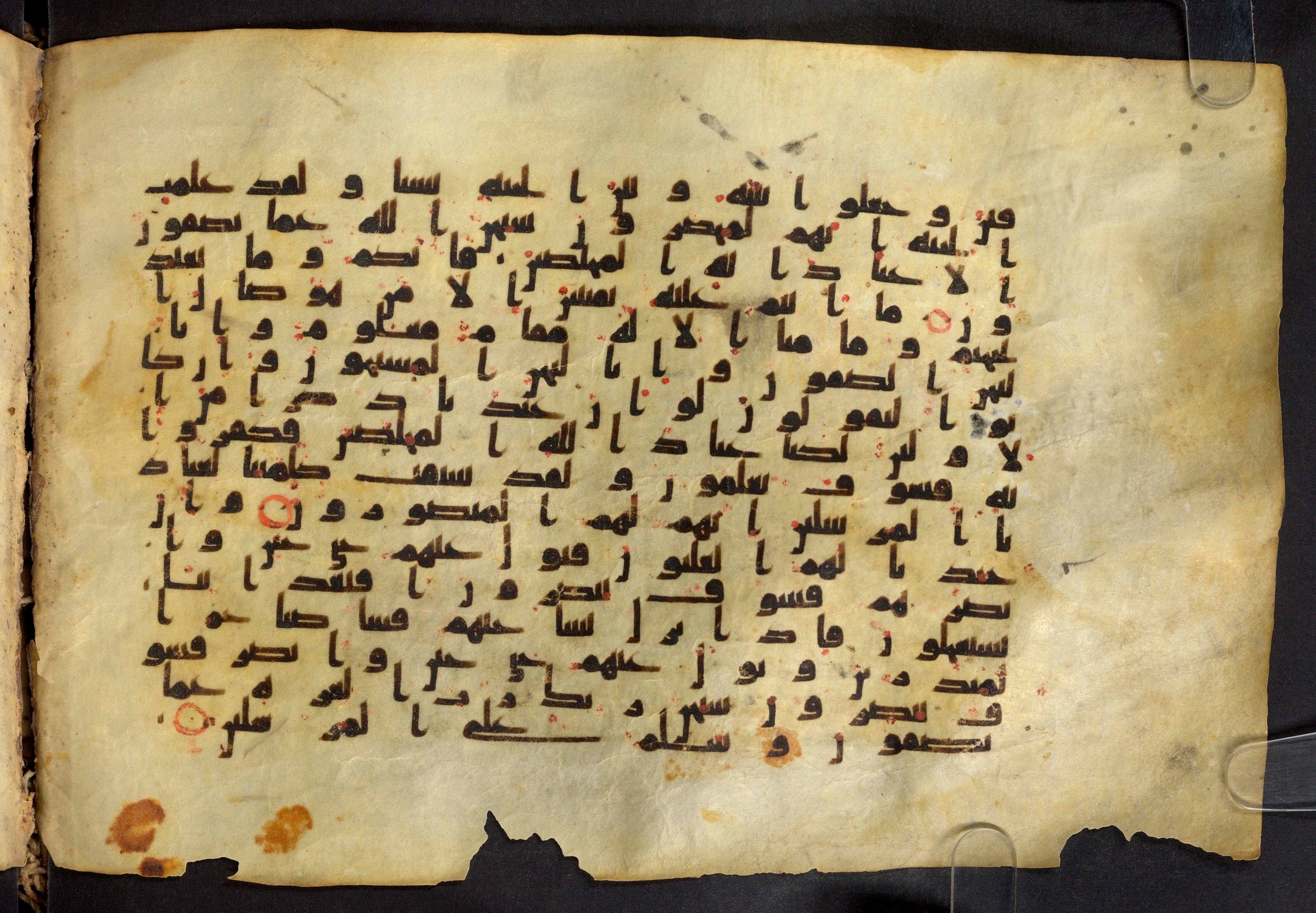 Moritz 1905, Tables 39-40, in Kūfī A.I script, showing Surah 37:175 from 8th Century AD found in Bahnasa (Oxyrynchos), Egypt, currently housed at Egyptian National Library and Archives, Cairo