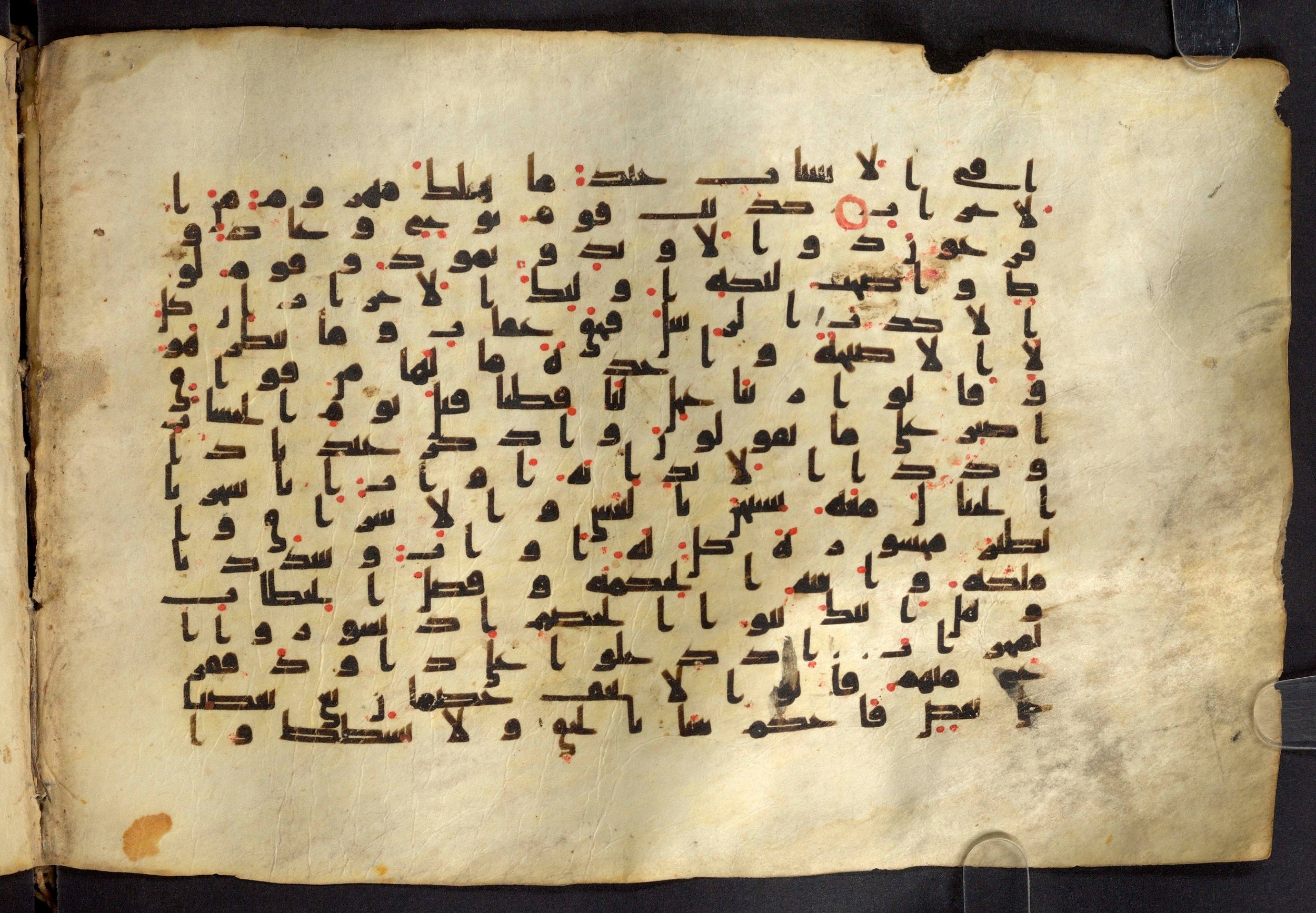 Moritz 1905, Tables 39-40, in Kūfī A.I script, showing Surah 38:21 from 8th Century AD found in Bahnasa (Oxyrynchos), Egypt, currently housed at Egyptian National Library and Archives, Cairo