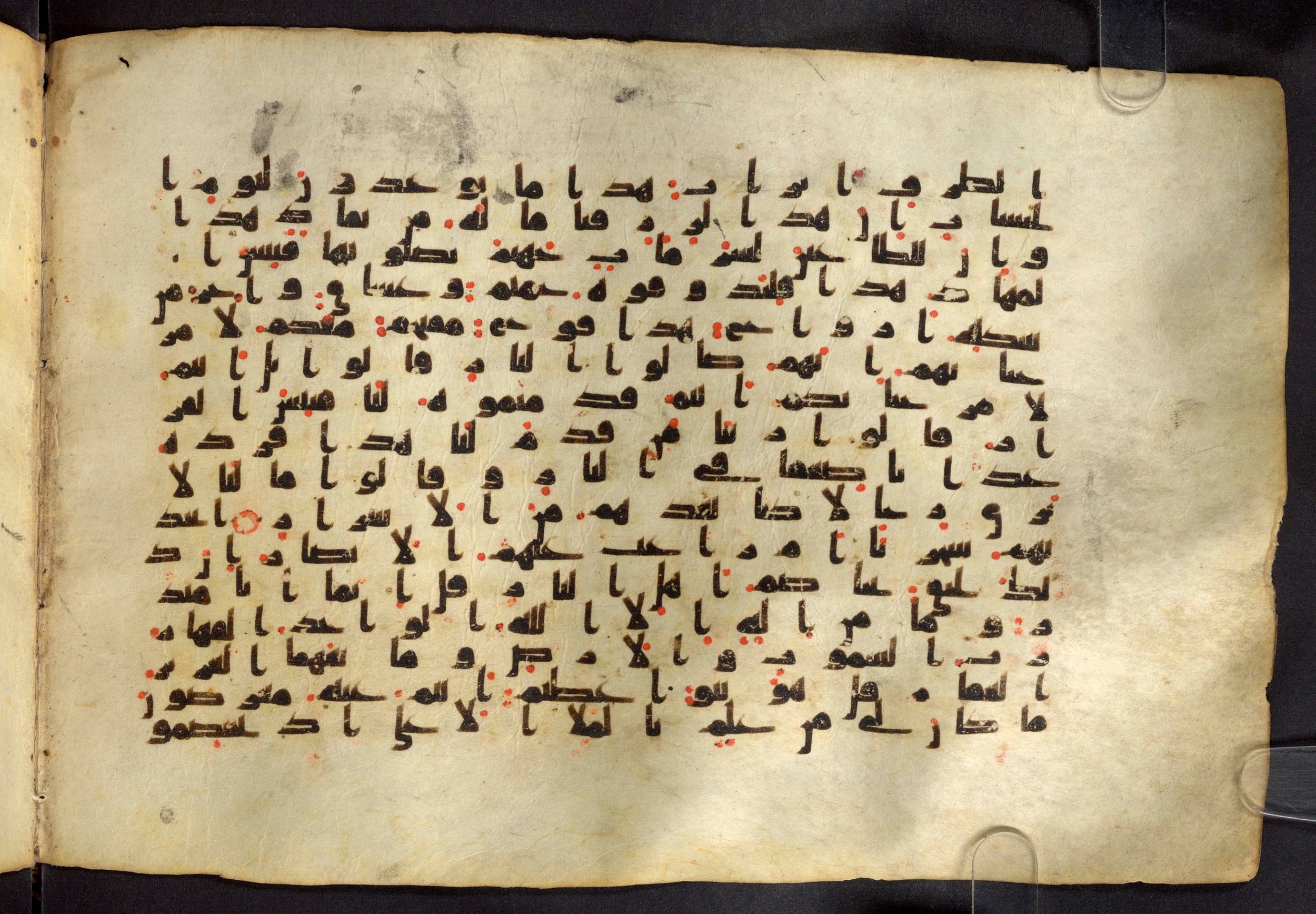 Moritz 1905, Tables 39-40, in Kūfī A.I script, showing Surah 38:63 from 8th Century AD found in Bahnasa (Oxyrynchos), Egypt, currently housed at Egyptian National Library and Archives, Cairo