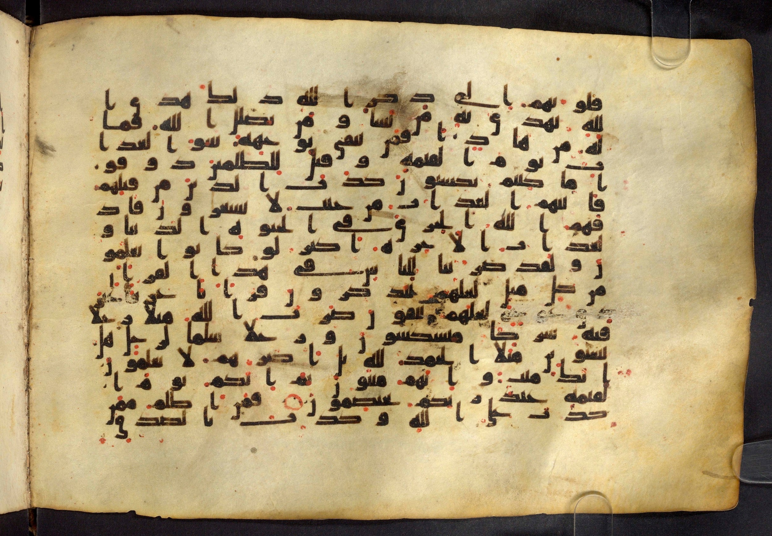 Moritz 1905, Tables 39-40 (Scan 1), in Kūfī A.I script, showing Surah 39:32 from 8th Century AD found in Bahnasa (Oxyrynchos), Egypt, currently housed at Egyptian National Library and Archives, Cairo