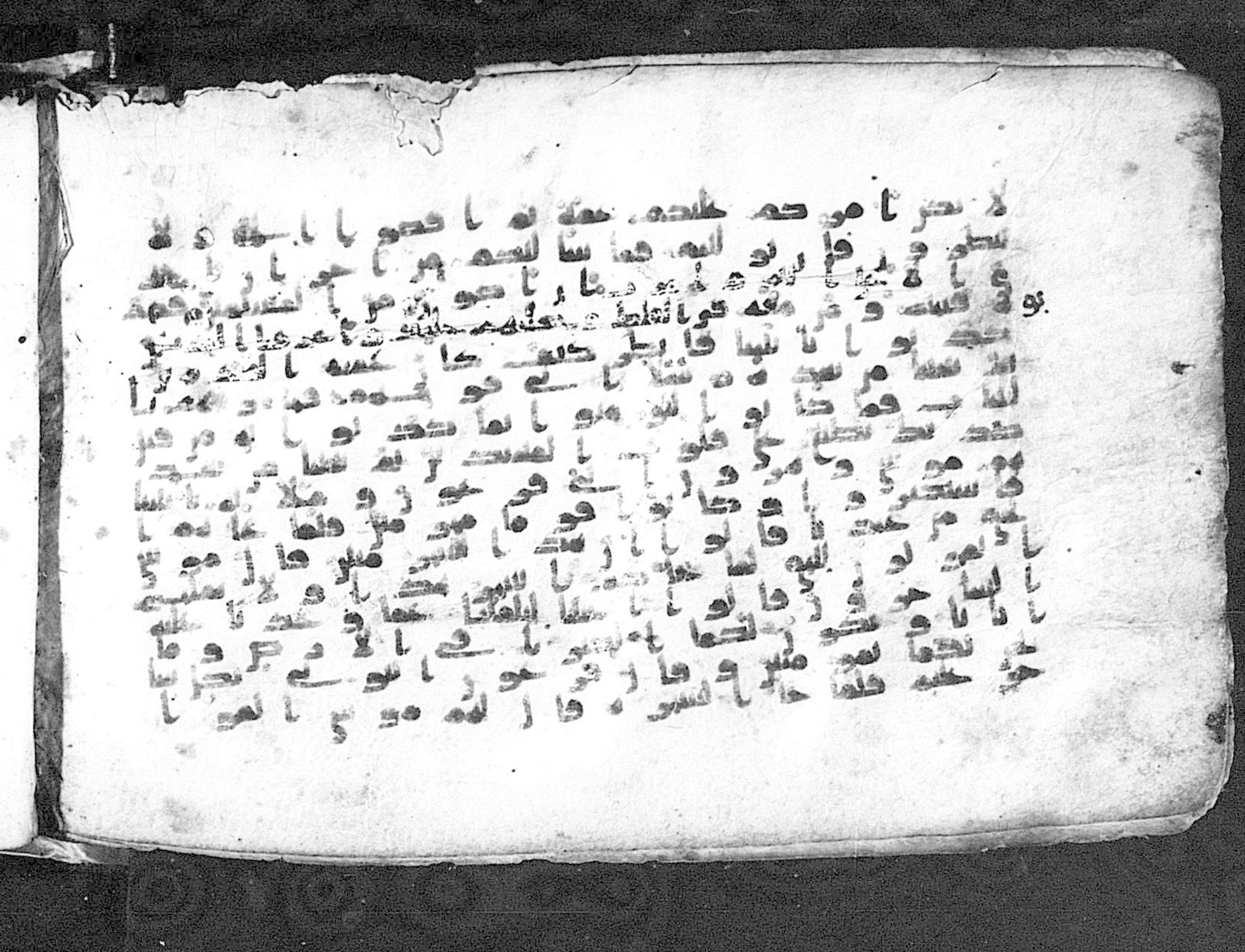 Moritz 1905, Tables 39-40 (Scan 1), in Kūfī A.I script, showing Surah 10:76 from 8th Century AD found in Bahnasa (Oxyrynchos), Egypt, currently housed at Egyptian National Library and Archives, Cairo