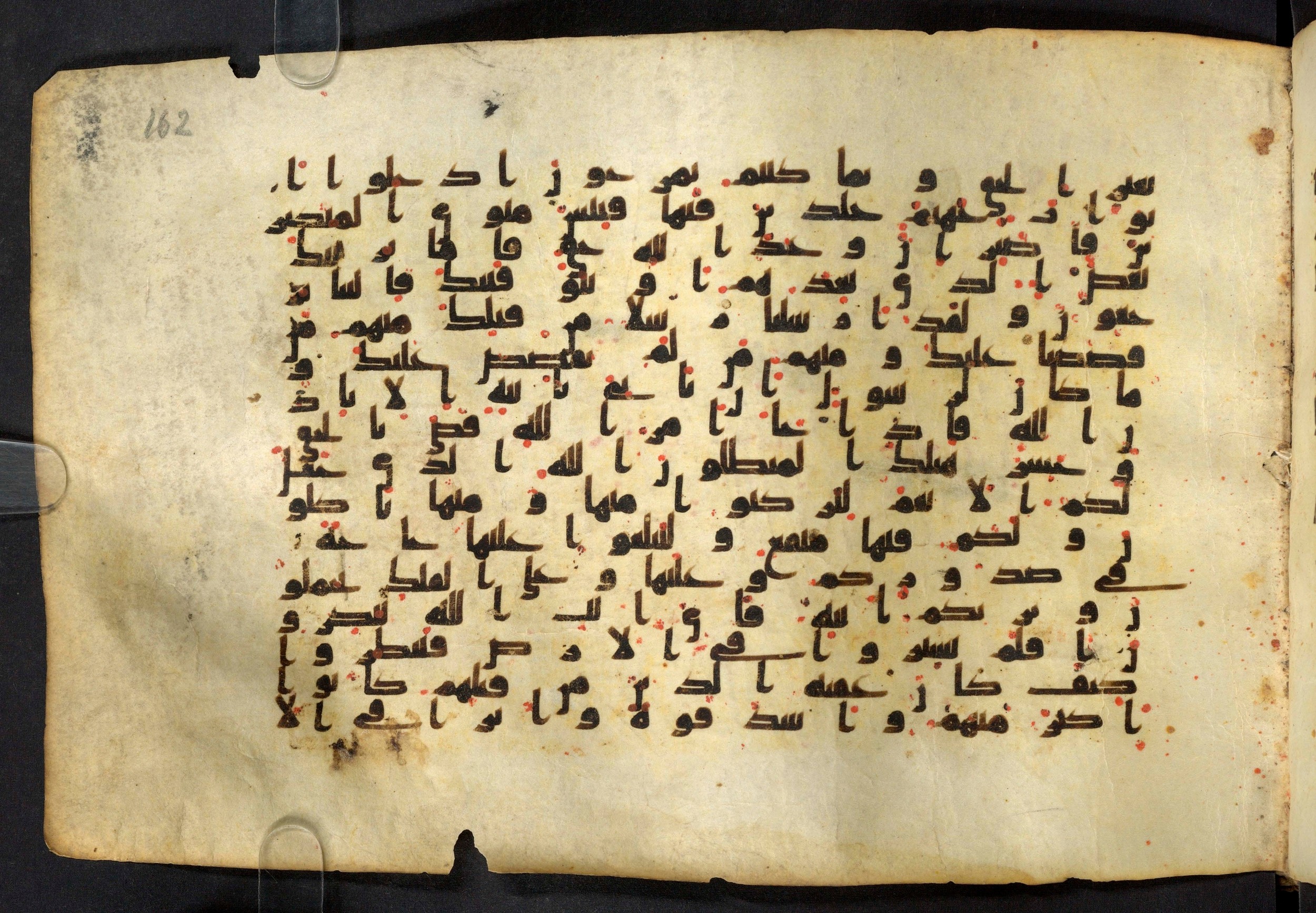 Moritz 1905, Tables 39-40, in Kūfī A.I script, showing Surah 40:76 from 8th Century AD found in Bahnasa (Oxyrynchos), Egypt, currently housed at Egyptian National Library and Archives, Cairo