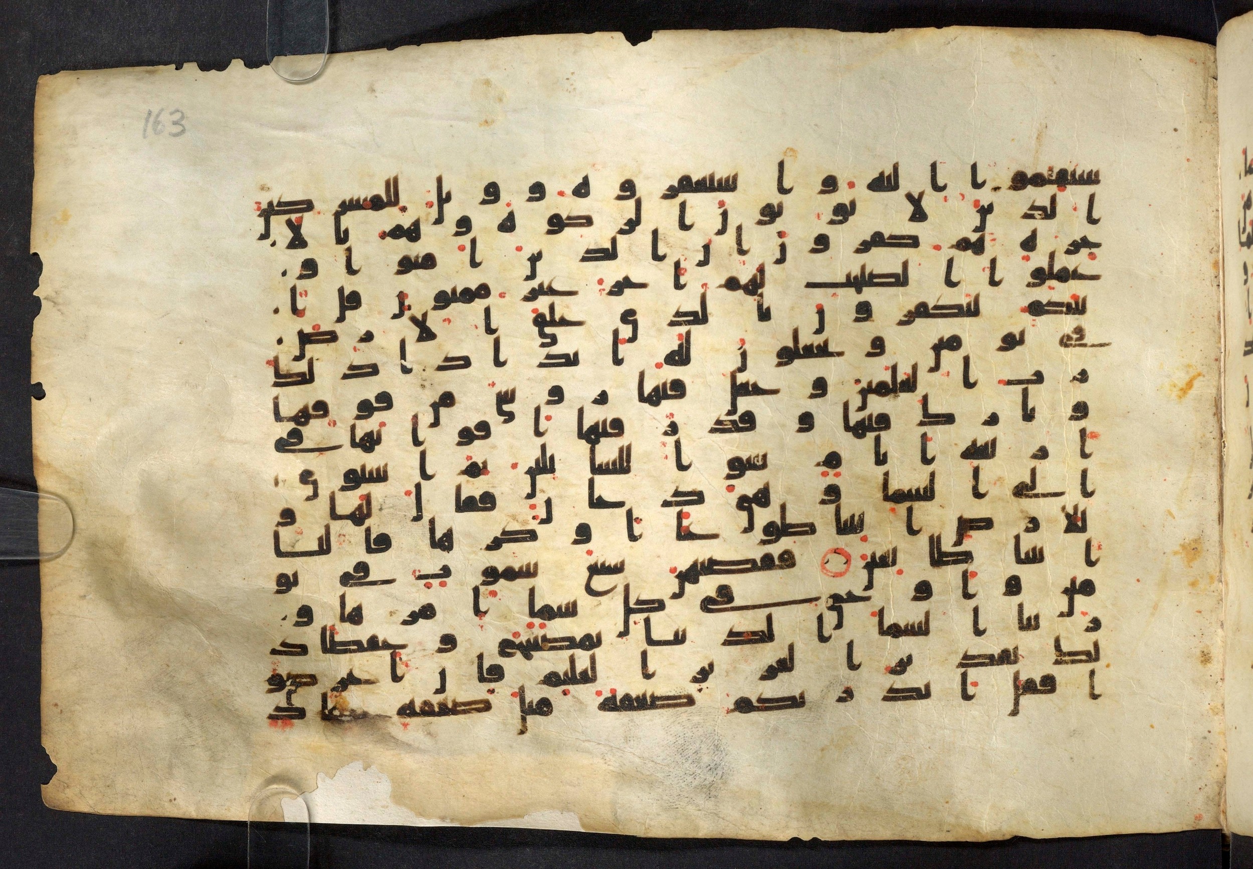 Moritz 1905, Tables 39-40 (Scan 1), in Kūfī A.I script, showing Surah 41:13 from 8th Century AD found in Bahnasa (Oxyrynchos), Egypt, currently housed at Egyptian National Library and Archives, Cairo