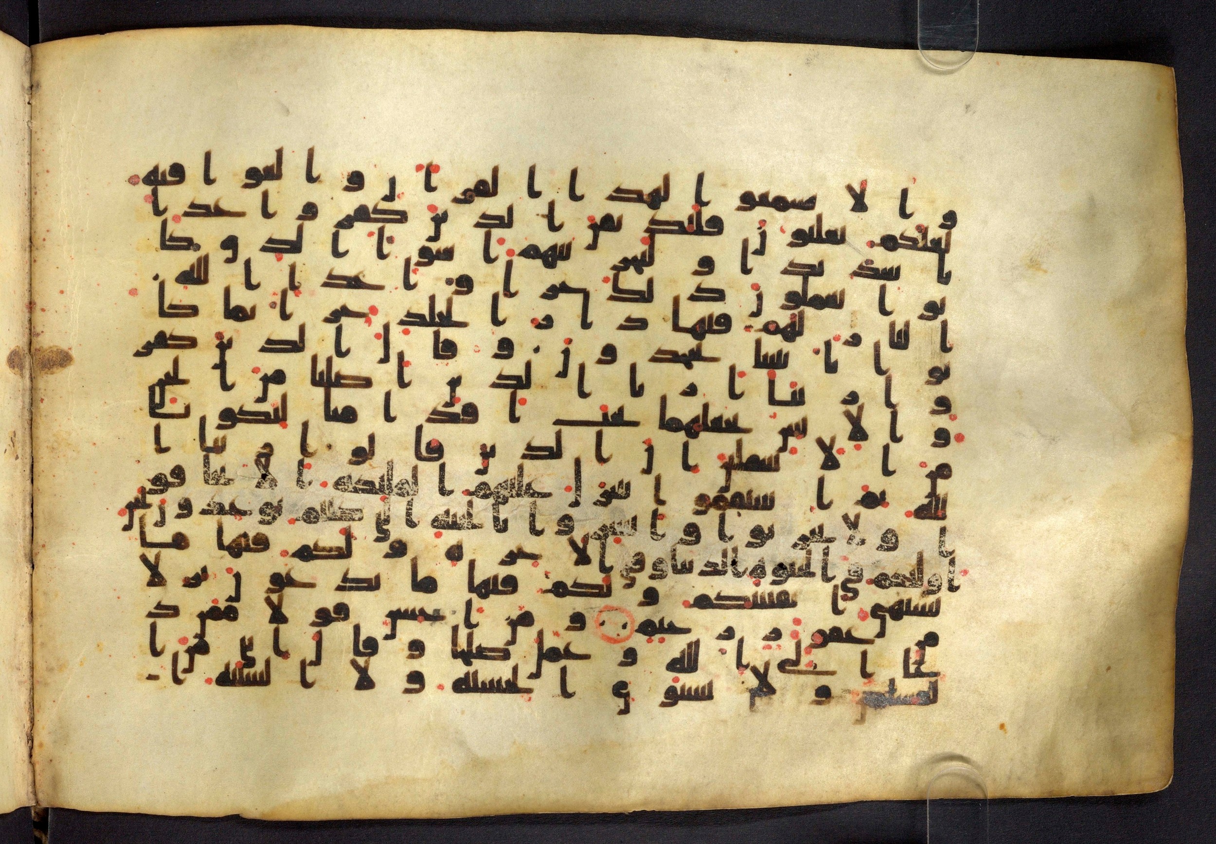 Moritz 1905, Tables 39-40, in Kūfī A.I script, showing Surah 41:32 from 8th Century AD found in Bahnasa (Oxyrynchos), Egypt, currently housed at Egyptian National Library and Archives, Cairo