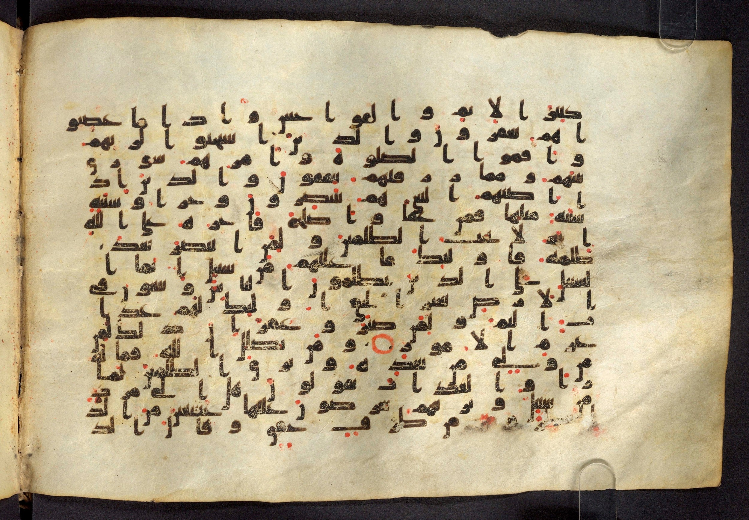 Moritz 1905, Tables 39-40, in Kūfī A.I script, showing Surah 42:39 from 8th Century AD found in Bahnasa (Oxyrynchos), Egypt, currently housed at Egyptian National Library and Archives, Cairo