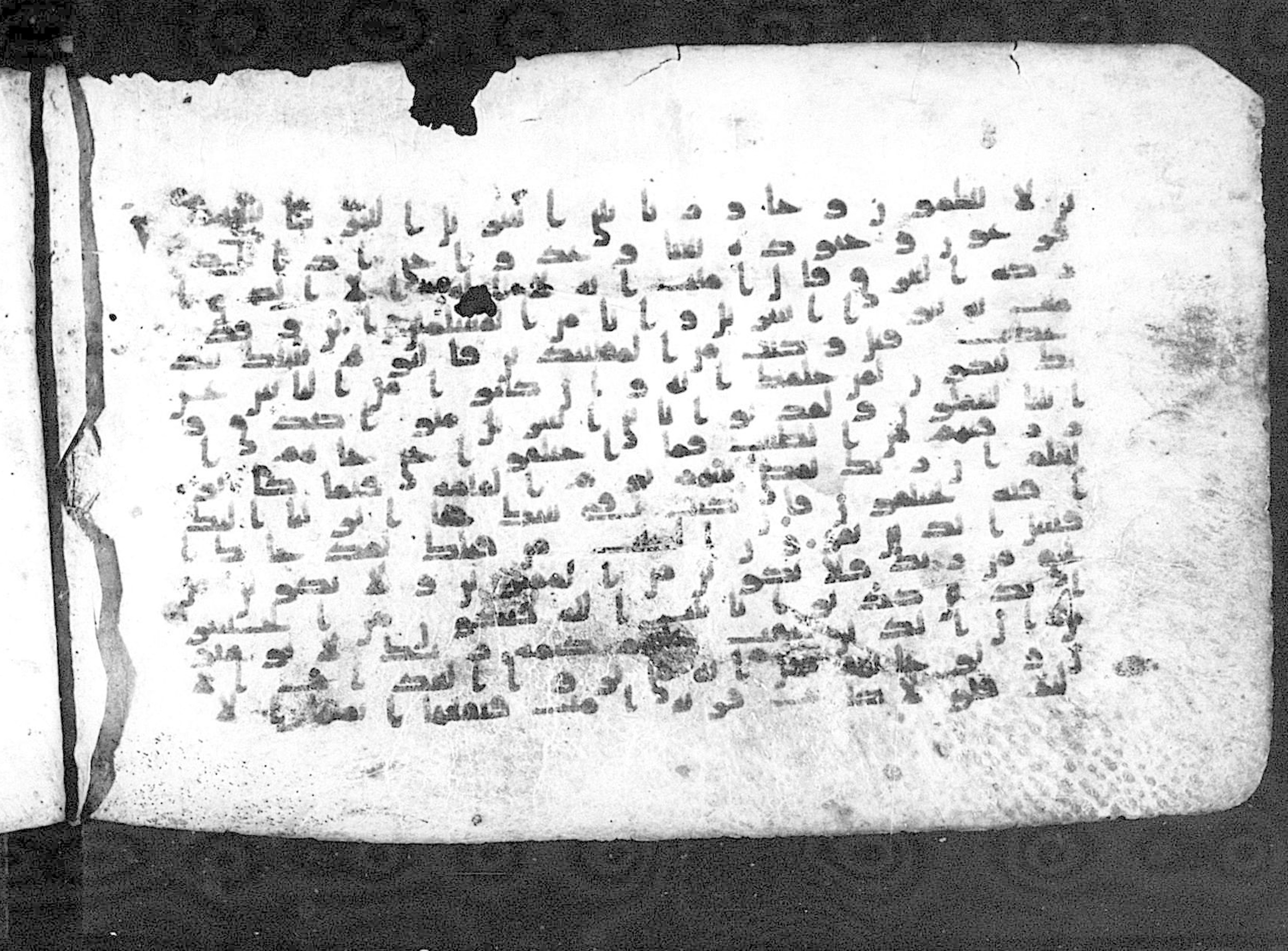 Moritz 1905, Tables 39-40 (Scan 1), in Kūfī A.I script, showing Surah 10:97 from 8th Century AD found in Bahnasa (Oxyrynchos), Egypt, currently housed at Egyptian National Library and Archives, Cairo