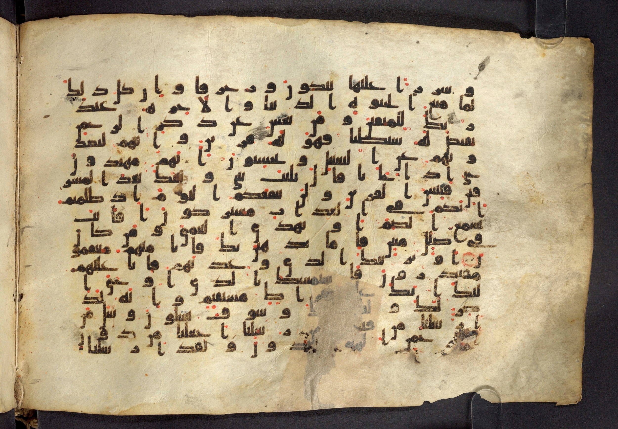 Moritz 1905, Tables 39-40, in Kūfī A.I script, showing Surah 43:39 from 8th Century AD found in Bahnasa (Oxyrynchos), Egypt, currently housed at Egyptian National Library and Archives, Cairo