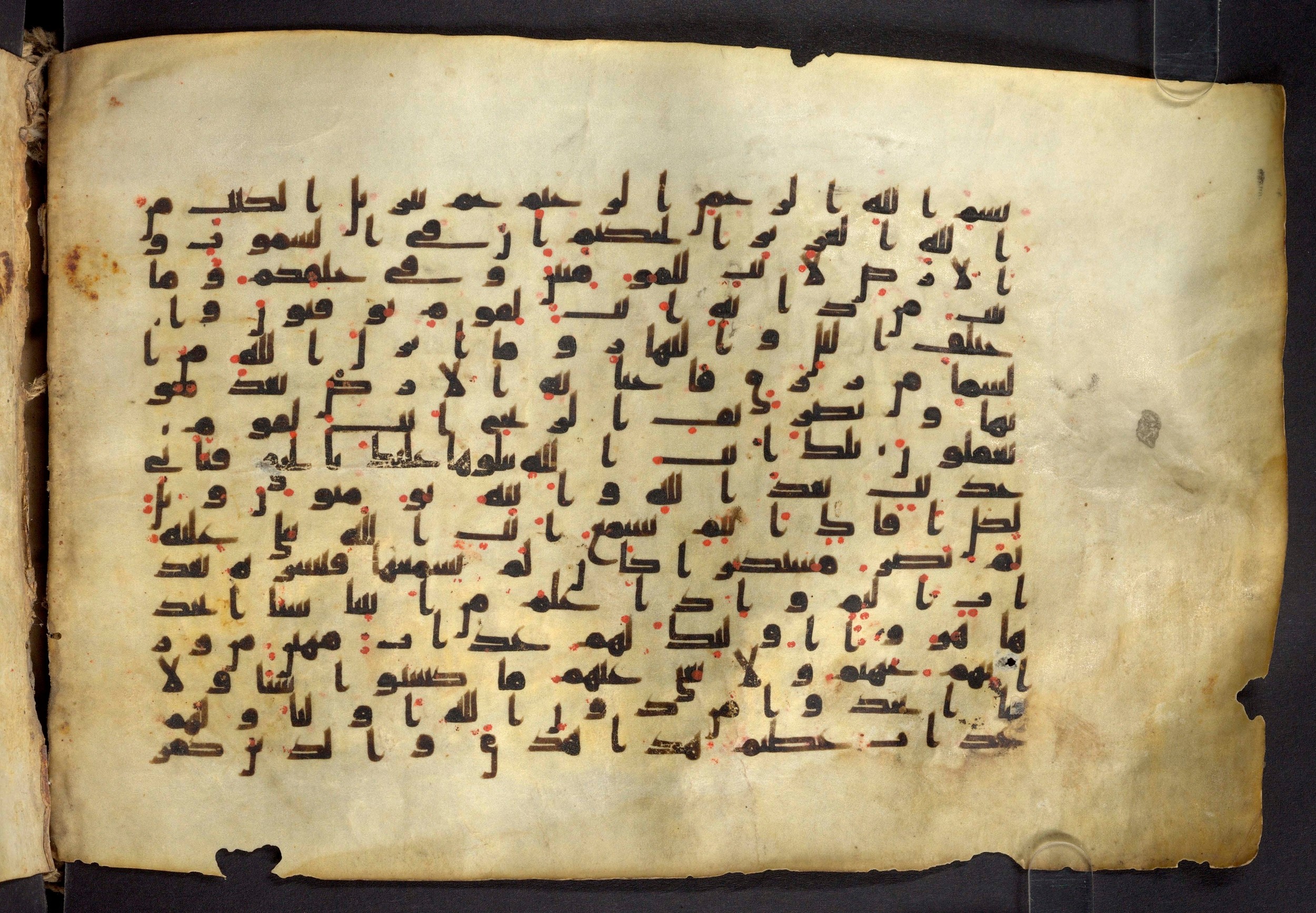 Moritz 1905, Tables 39-40, in Kūfī A.I script, showing Surah 45:2 from 8th Century AD found in Bahnasa (Oxyrynchos), Egypt, currently housed at Egyptian National Library and Archives, Cairo