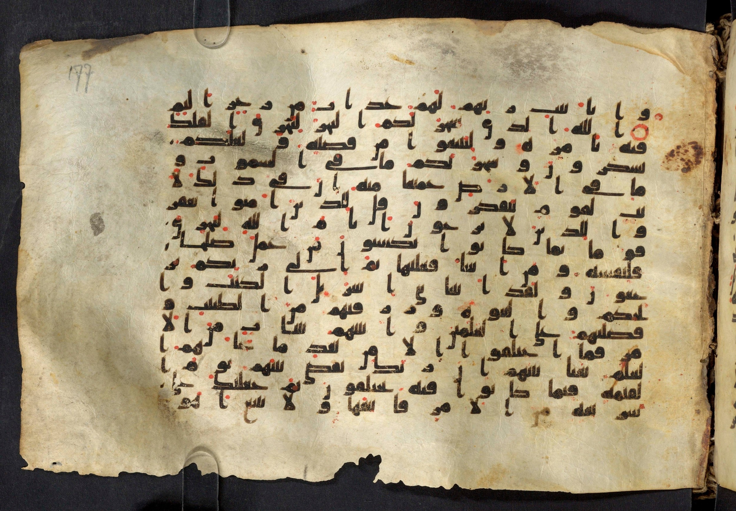 Moritz 1905, Tables 39-40, in Kūfī A.I script, showing Surah 45:13 from 8th Century AD found in Bahnasa (Oxyrynchos), Egypt, currently housed at Egyptian National Library and Archives, Cairo
