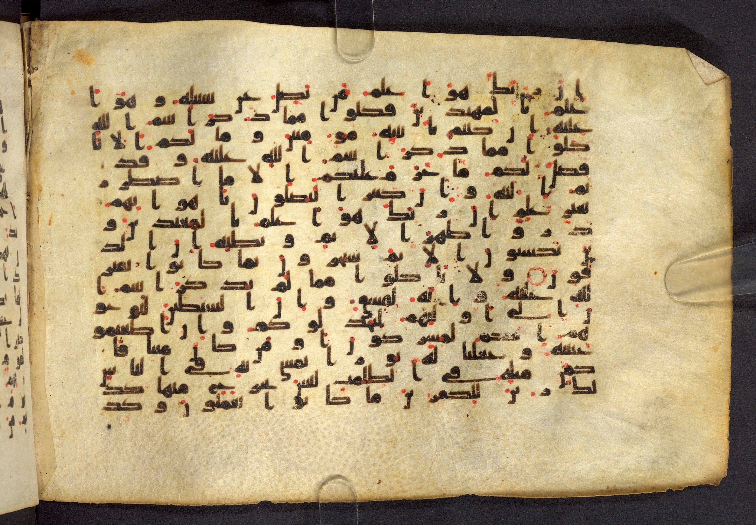 Moritz 1905, Tables 39-40, in Kūfī A.I script, showing Surah 6:121 from 8th Century AD found in Bahnasa (Oxyrynchos), Egypt, currently housed at Egyptian National Library and Archives, Cairo