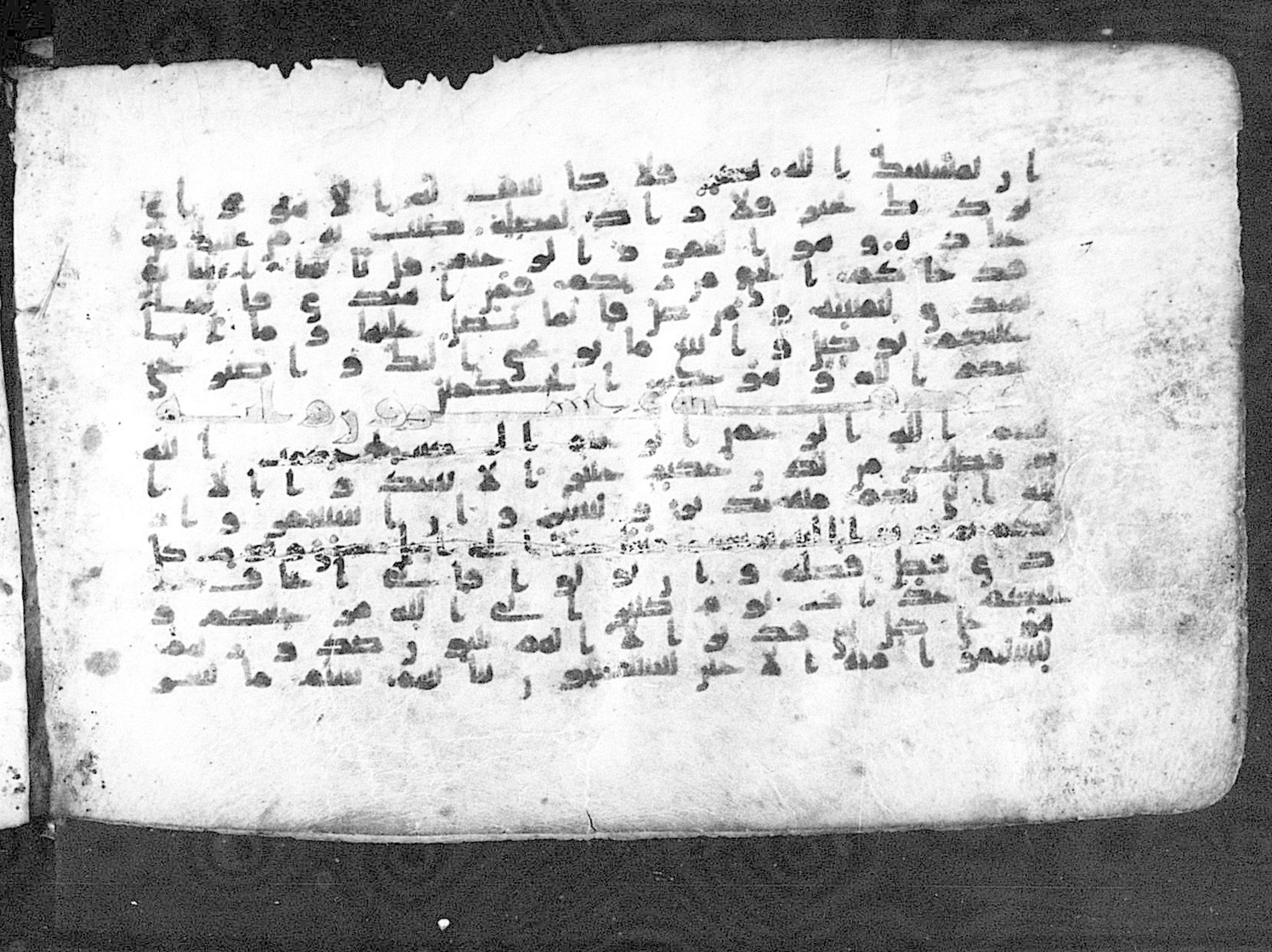Moritz 1905, Tables 39-40, in Kūfī A.I script, showing Surah 11:2 from 8th Century AD found in Bahnasa (Oxyrynchos), Egypt, currently housed at Egyptian National Library and Archives, Cairo