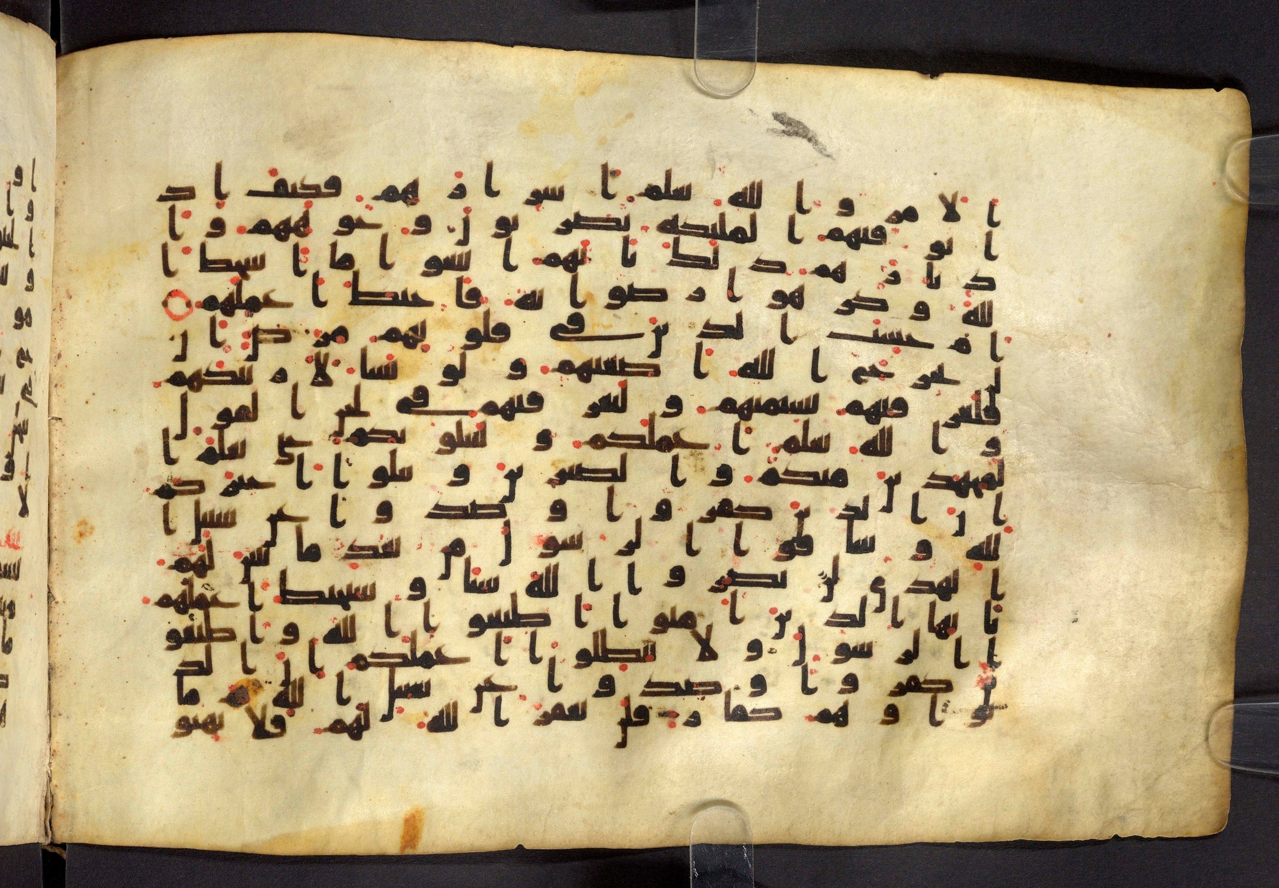 Moritz 1905, Tables 39-40, in Kūfī A.I script, showing Surah 47:32 from 8th Century AD found in Bahnasa (Oxyrynchos), Egypt, currently housed at Egyptian National Library and Archives, Cairo