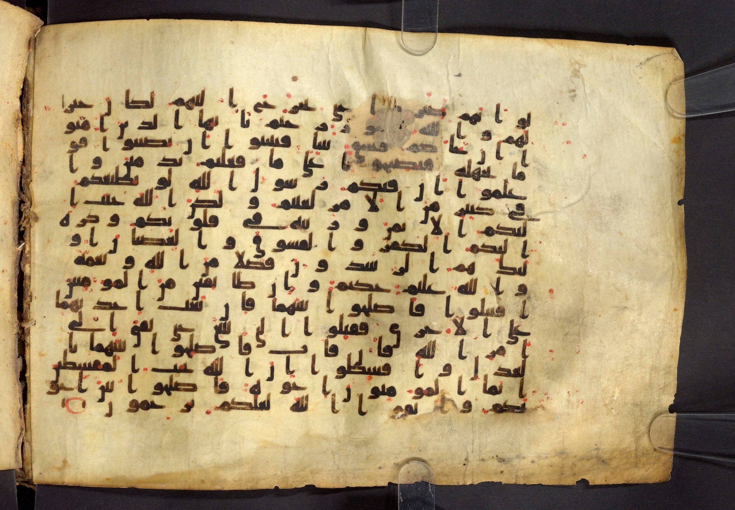Moritz 1905, Tables 39-40, in Kūfī A.I script, showing Surah 49:7 from 8th Century AD found in Bahnasa (Oxyrynchos), Egypt, currently housed at Egyptian National Library and Archives, Cairo