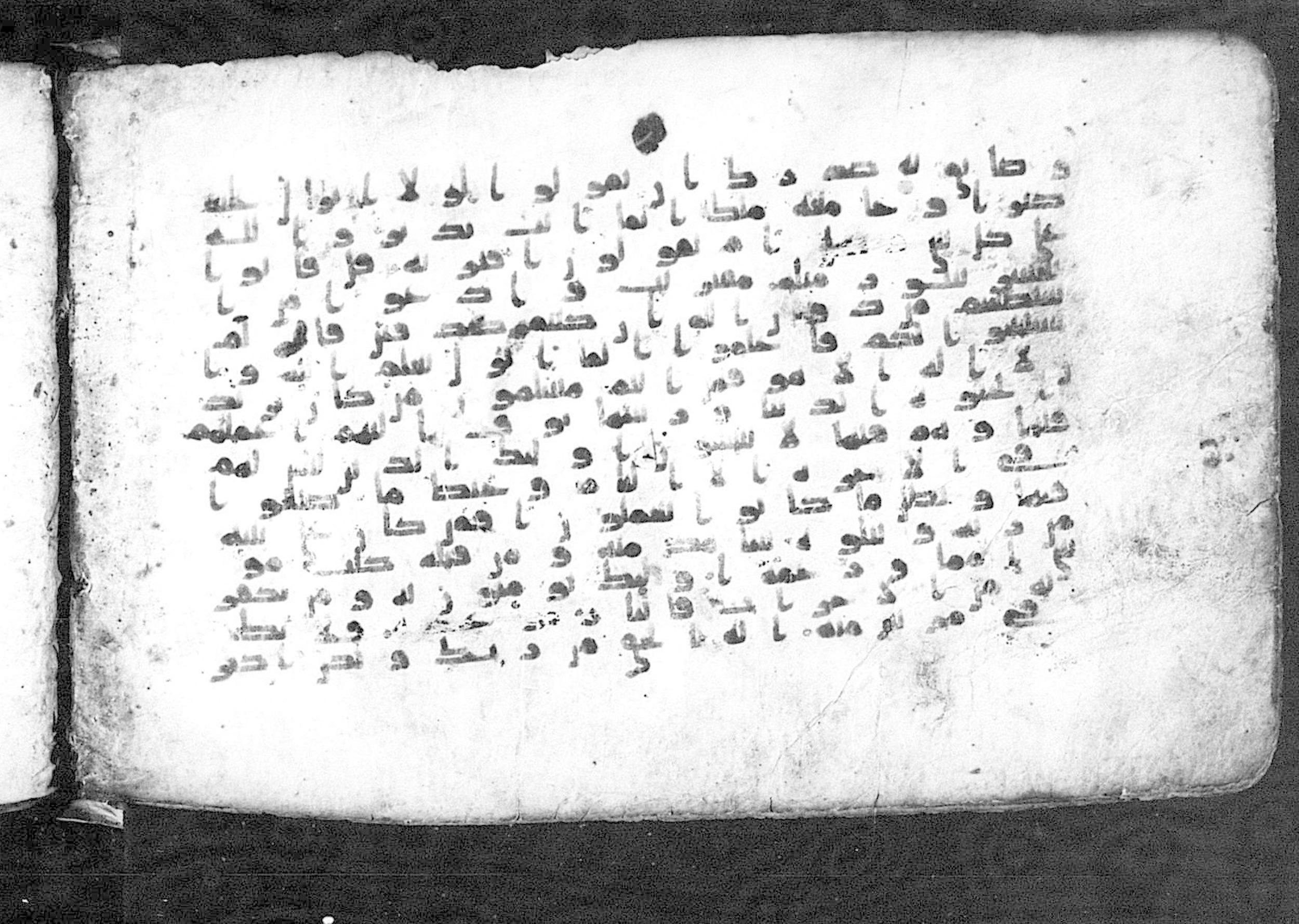 Moritz 1905, Tables 39-40, in Kūfī A.I script, showing Surah 11:16 from 8th Century AD found in Bahnasa (Oxyrynchos), Egypt, currently housed at Egyptian National Library and Archives, Cairo