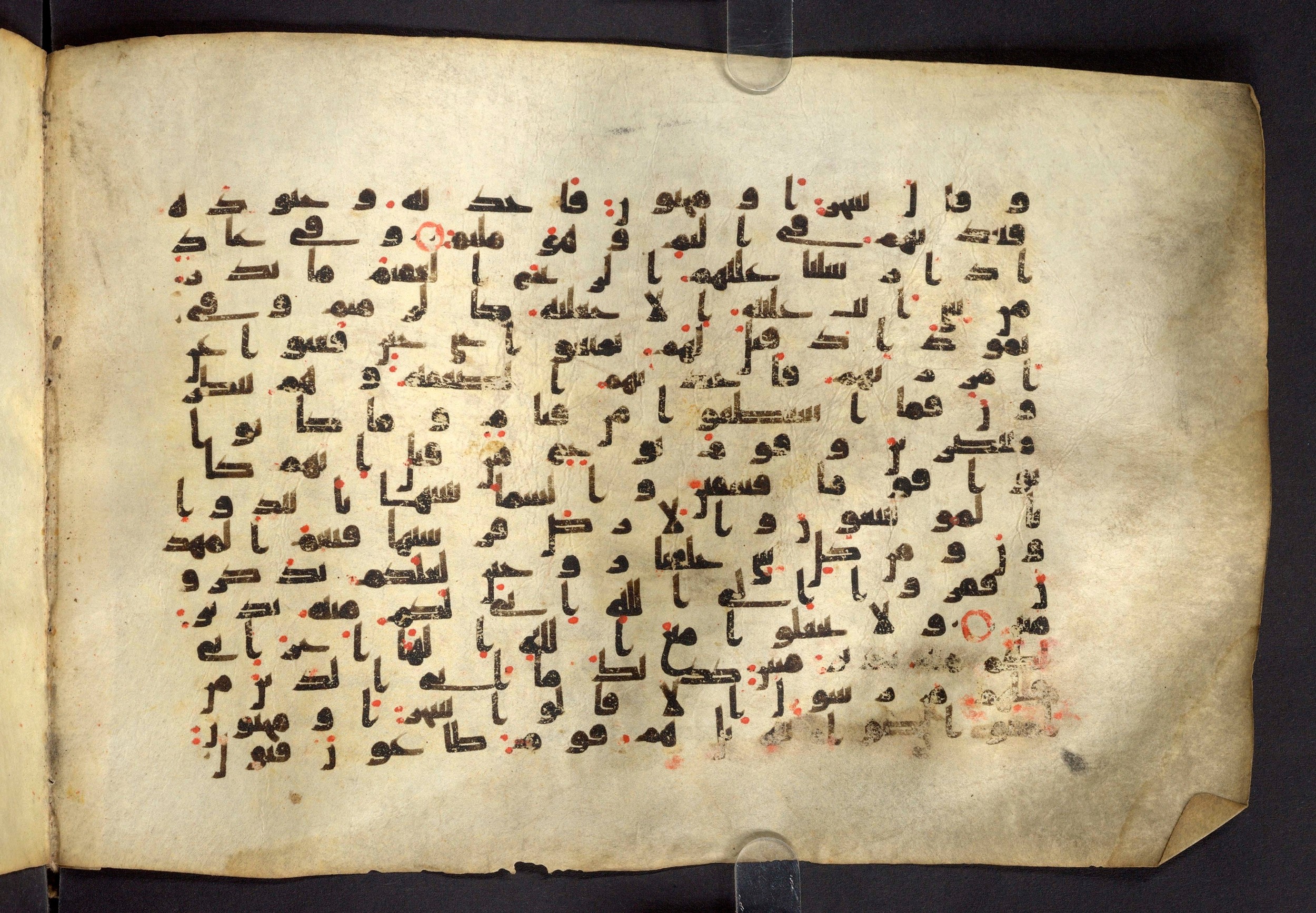 Moritz 1905, Tables 39-40, in Kūfī A.I script, showing Surah 51:41 from 8th Century AD found in Bahnasa (Oxyrynchos), Egypt, currently housed at Egyptian National Library and Archives, Cairo