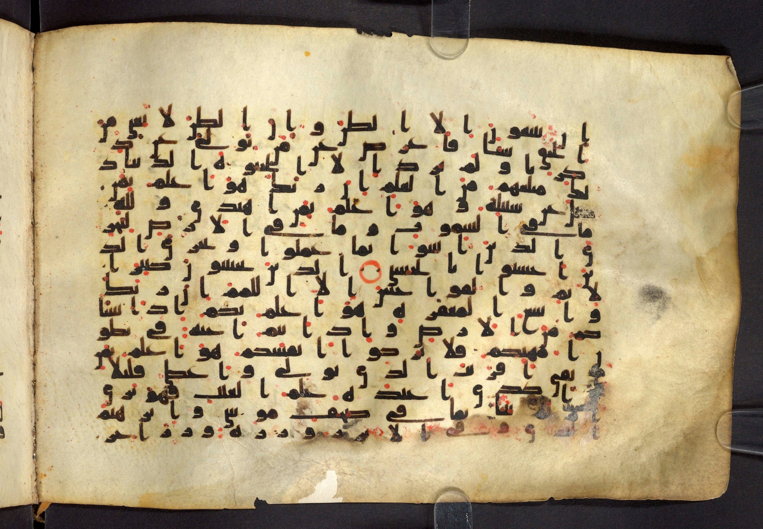 Moritz 1905, Tables 39-40, in Kūfī A.I script, showing Surah 53:32 from 8th Century AD found in Bahnasa (Oxyrynchos), Egypt, currently housed at Egyptian National Library and Archives, Cairo