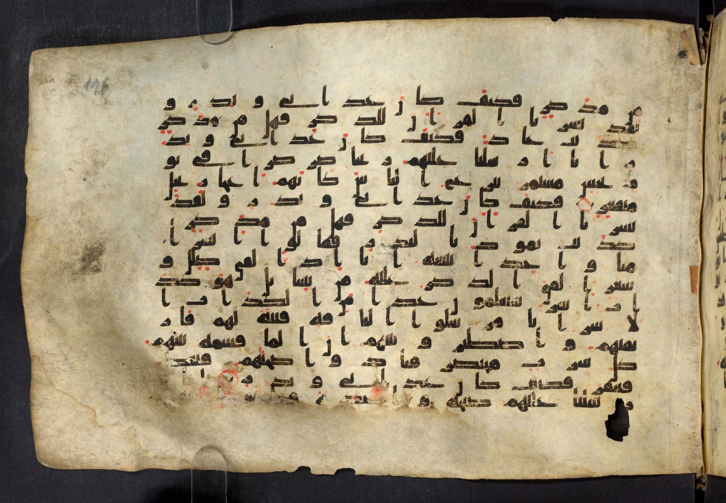 Moritz 1905, Tables 39-40, in Kūfī A.I script, showing Surah 54:21 from 8th Century AD found in Bahnasa (Oxyrynchos), Egypt, currently housed at Egyptian National Library and Archives, Cairo