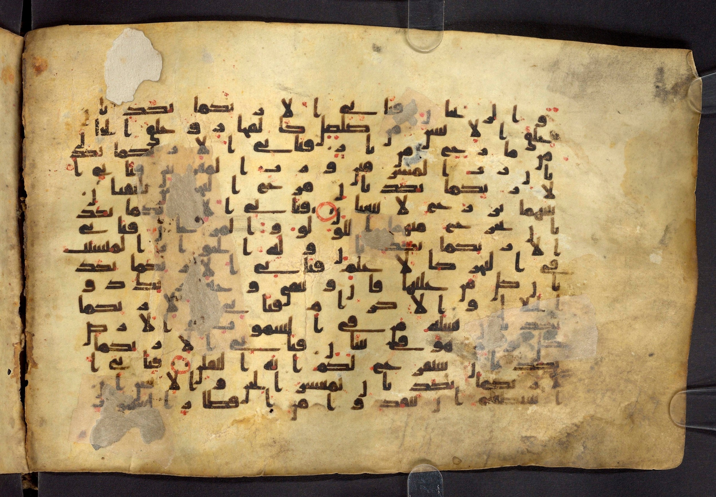 Moritz 1905, Tables 39-40, in Kūfī A.I script, showing Surah 55:21 from 8th Century AD found in Bahnasa (Oxyrynchos), Egypt, currently housed at Egyptian National Library and Archives, Cairo