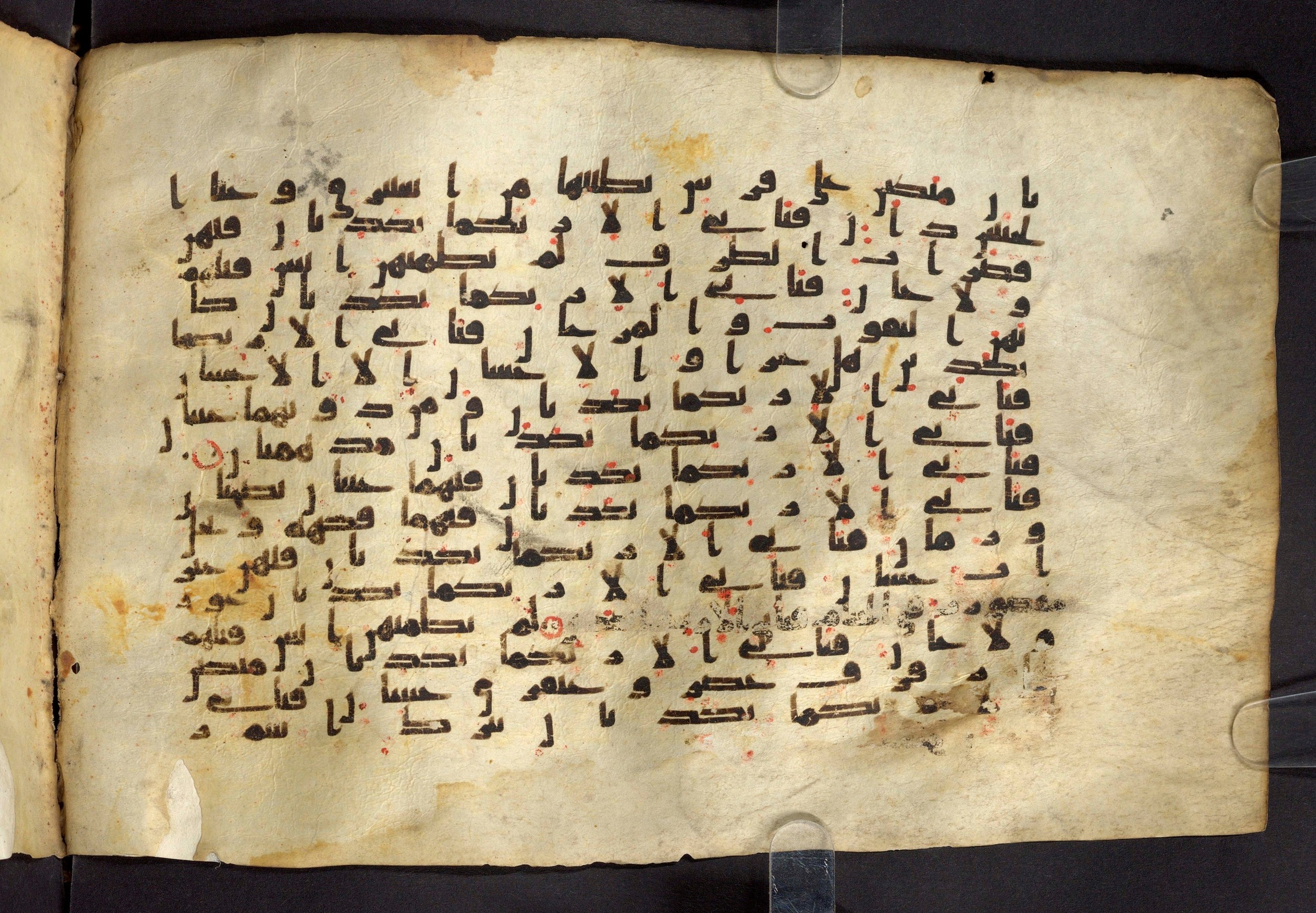 Moritz 1905, Tables 39-40, in Kūfī A.I script, showing Surah 55:76 from 8th Century AD found in Bahnasa (Oxyrynchos), Egypt, currently housed at Egyptian National Library and Archives, Cairo