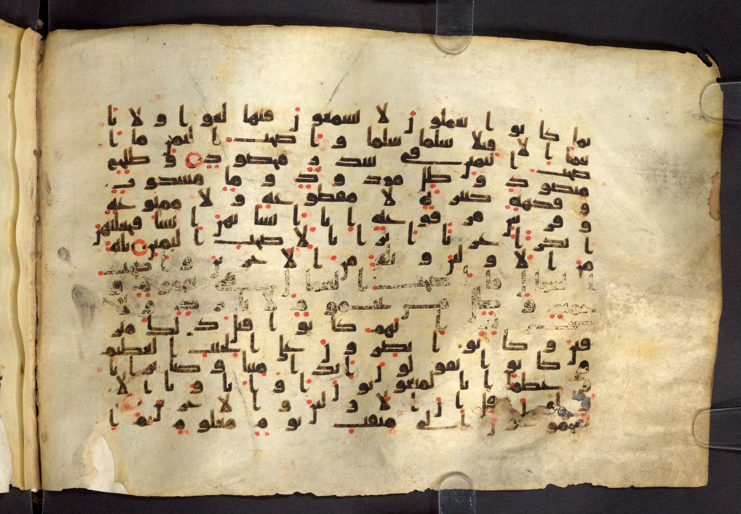 Moritz 1905, Tables 39-40, in Kūfī A.I script, showing Surah 56:39 from 8th Century AD found in Bahnasa (Oxyrynchos), Egypt, currently housed at Egyptian National Library and Archives, Cairo