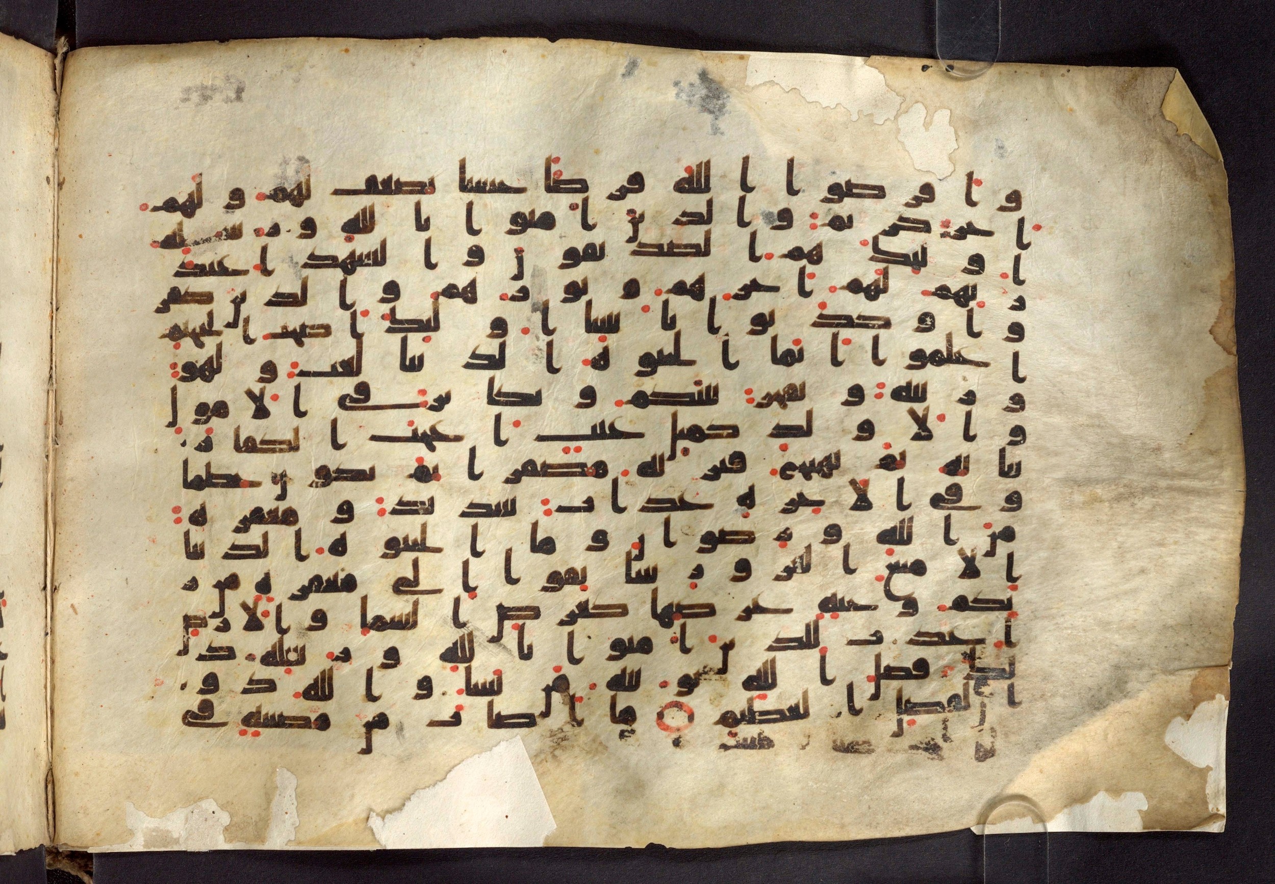 Moritz 1905, Tables 39-40, in Kūfī A.I script, showing Surah 57:21 from 8th Century AD found in Bahnasa (Oxyrynchos), Egypt, currently housed at Egyptian National Library and Archives, Cairo