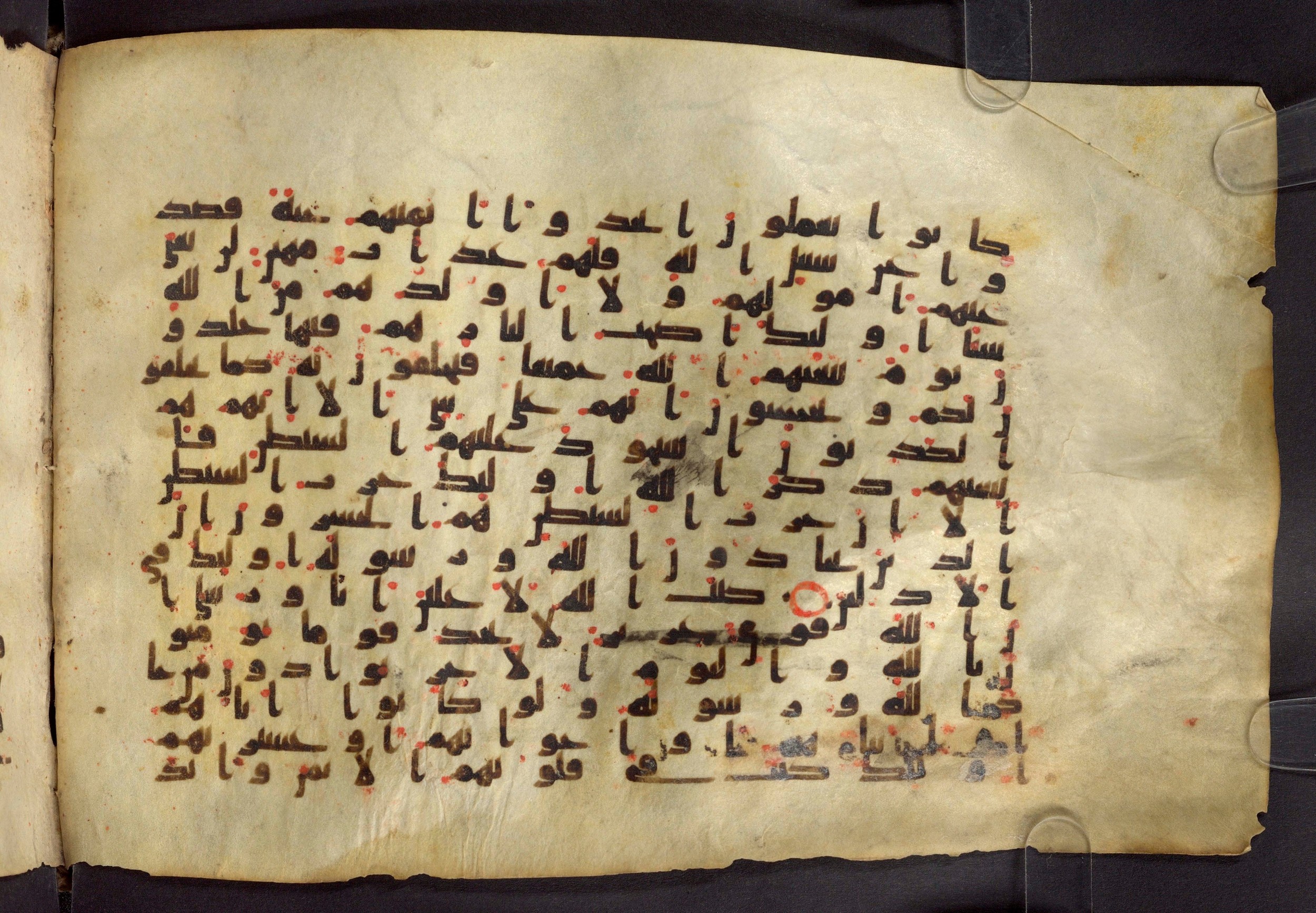 Moritz 1905, Tables 39-40 (Scan 1), in Kūfī A.I script, showing Surah 58:22 from 8th Century AD found in Bahnasa (Oxyrynchos), Egypt, currently housed at Egyptian National Library and Archives, Cairo