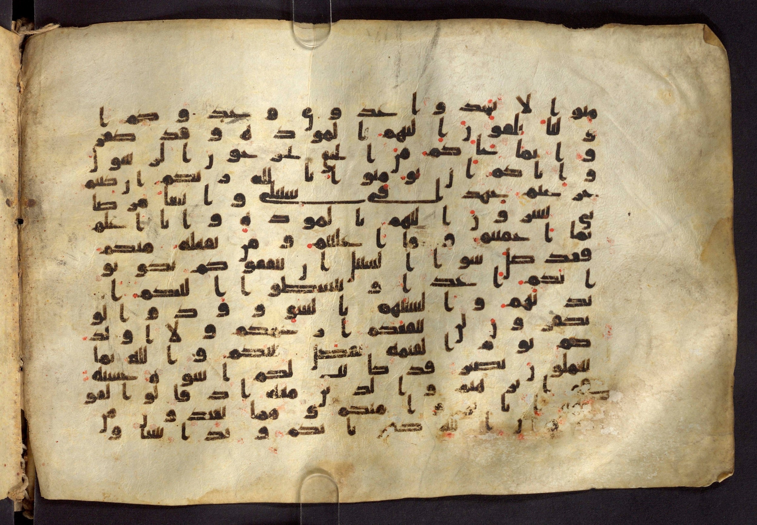 Moritz 1905, Tables 39-40, in Kūfī A.I script, showing Surah 60:2 from 8th Century AD found in Bahnasa (Oxyrynchos), Egypt, currently housed at Egyptian National Library and Archives, Cairo