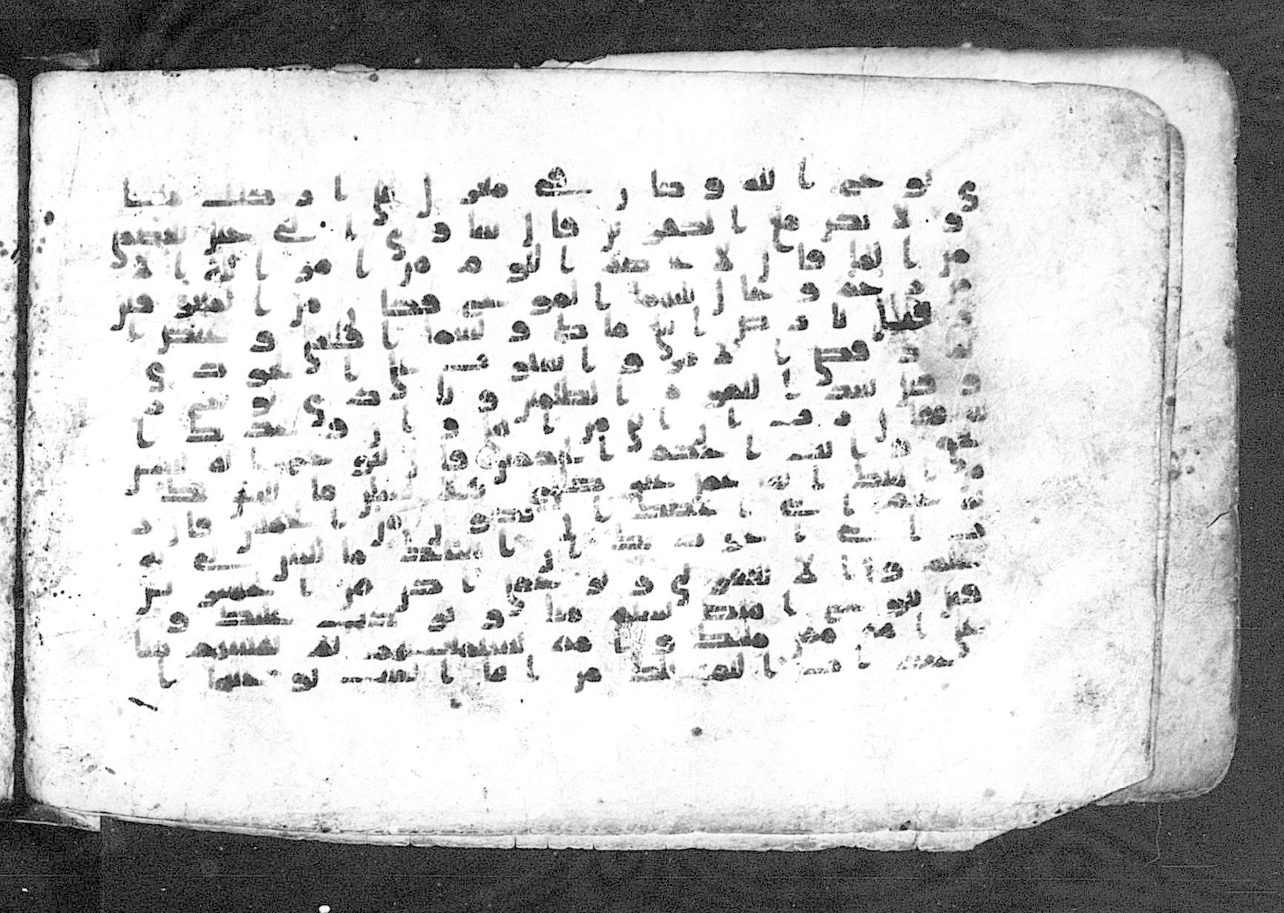 Moritz 1905, Tables 39-40 (Scan 1), in Kūfī A.I script, showing Surah 11:49 from 8th Century AD found in Bahnasa (Oxyrynchos), Egypt, currently housed at Egyptian National Library and Archives, Cairo