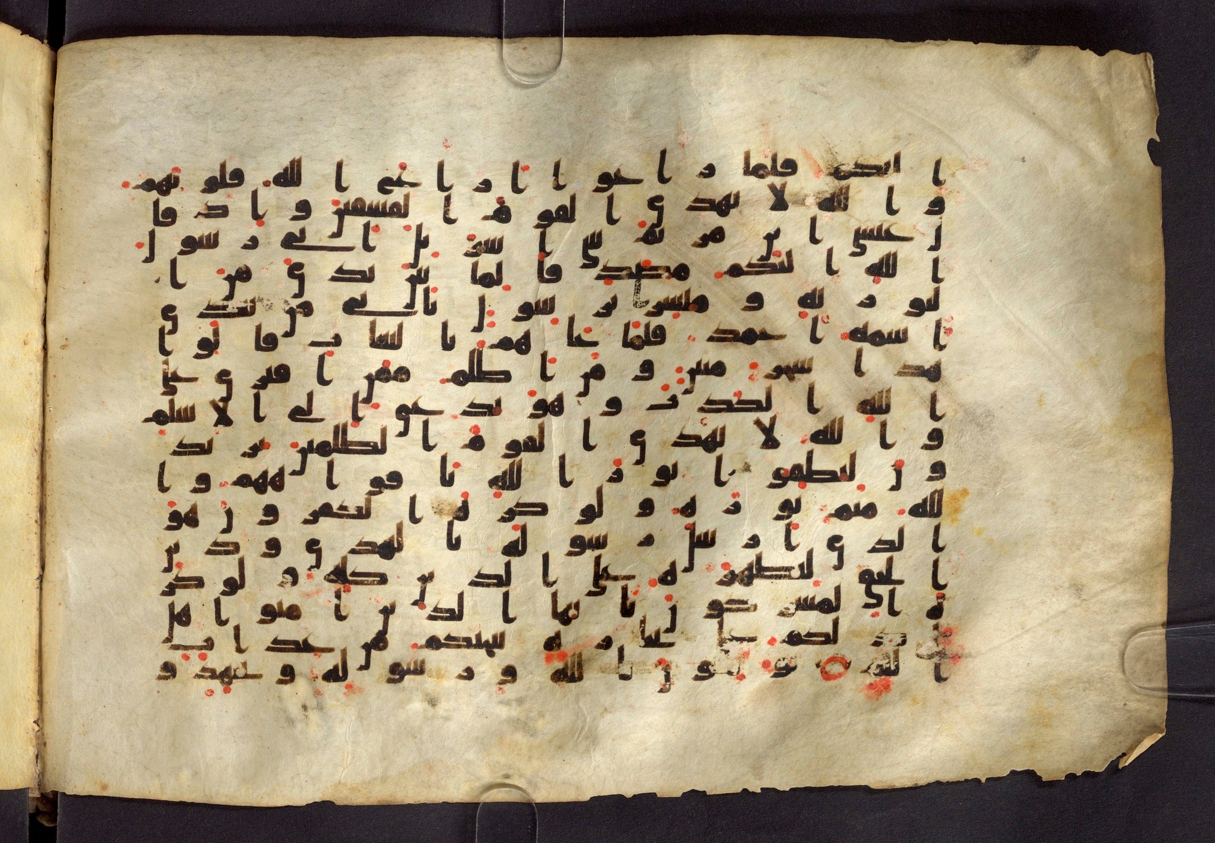 Moritz 1905, Tables 39-40, in Kūfī A.I script, showing Surah 61:6 from 8th Century AD found in Bahnasa (Oxyrynchos), Egypt, currently housed at Egyptian National Library and Archives, Cairo