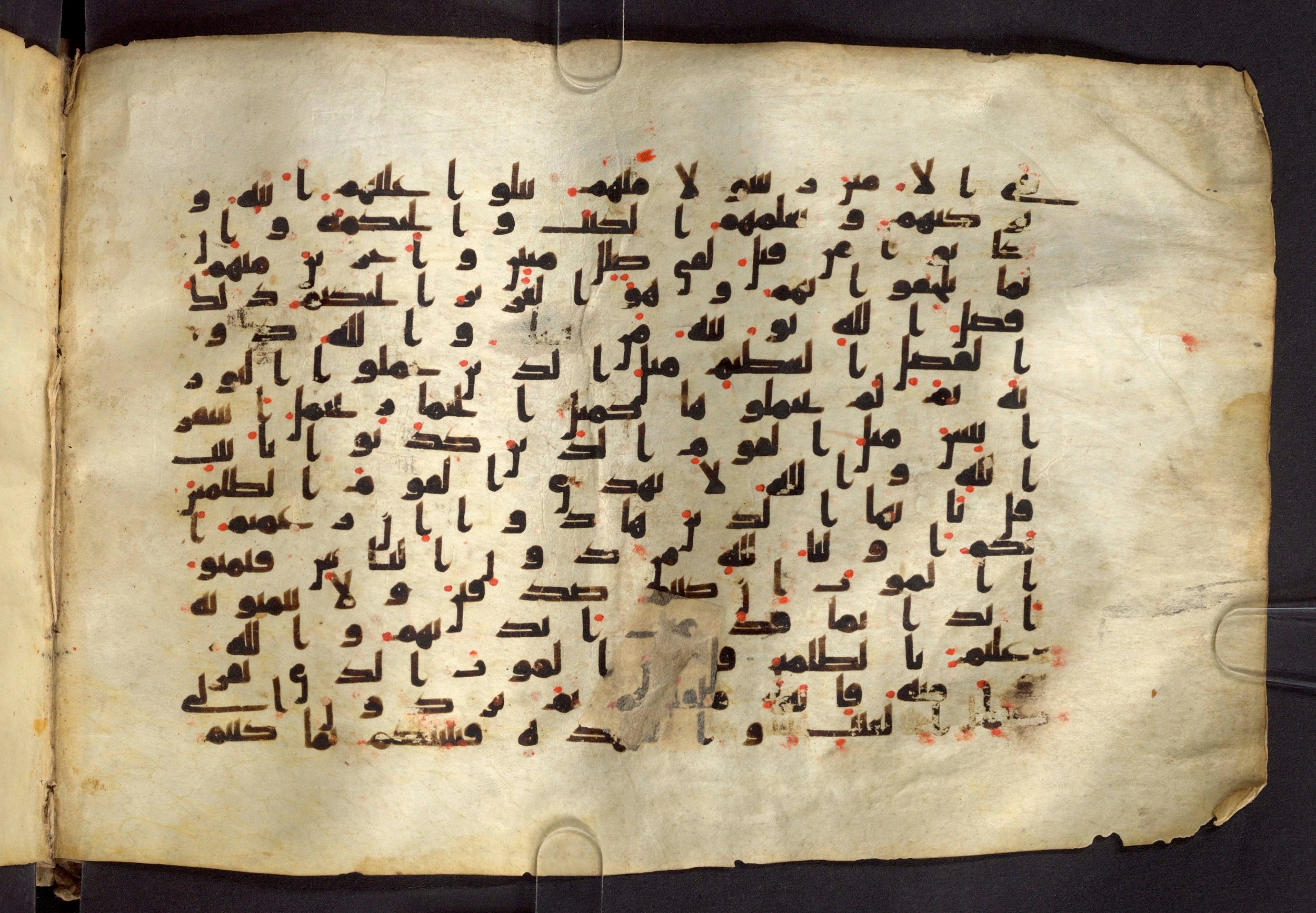 Moritz 1905, Tables 39-40 (Scan 2), in Kūfī A.I script, showing Surah 62:2 from 8th Century AD found in Bahnasa (Oxyrynchos), Egypt, currently housed at Egyptian National Library and Archives, Cairo