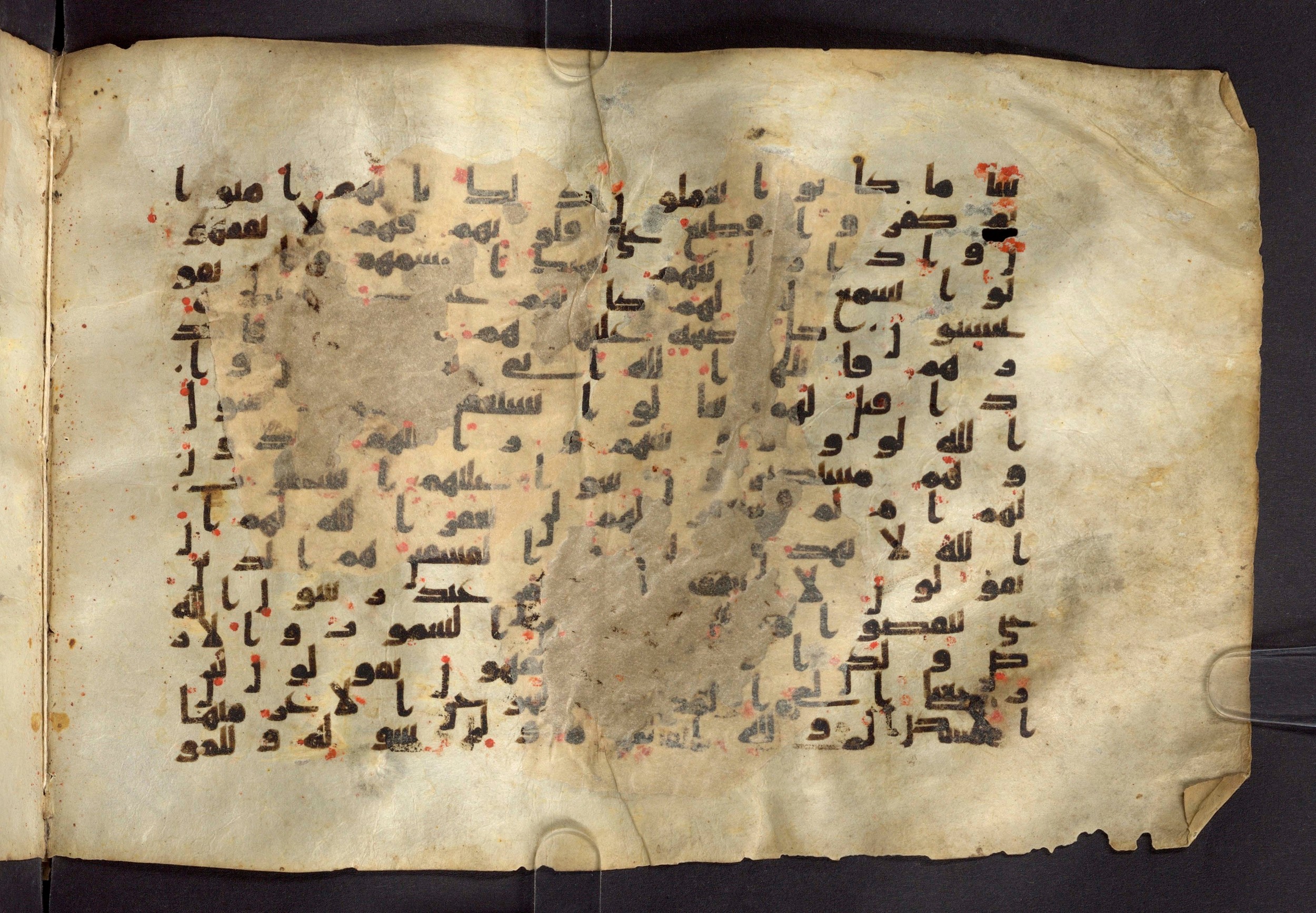 Moritz 1905, Tables 39-40 (Scan 2), in Kūfī A.I script, showing Surah 63:2 from 8th Century AD found in Bahnasa (Oxyrynchos), Egypt, currently housed at Egyptian National Library and Archives, Cairo