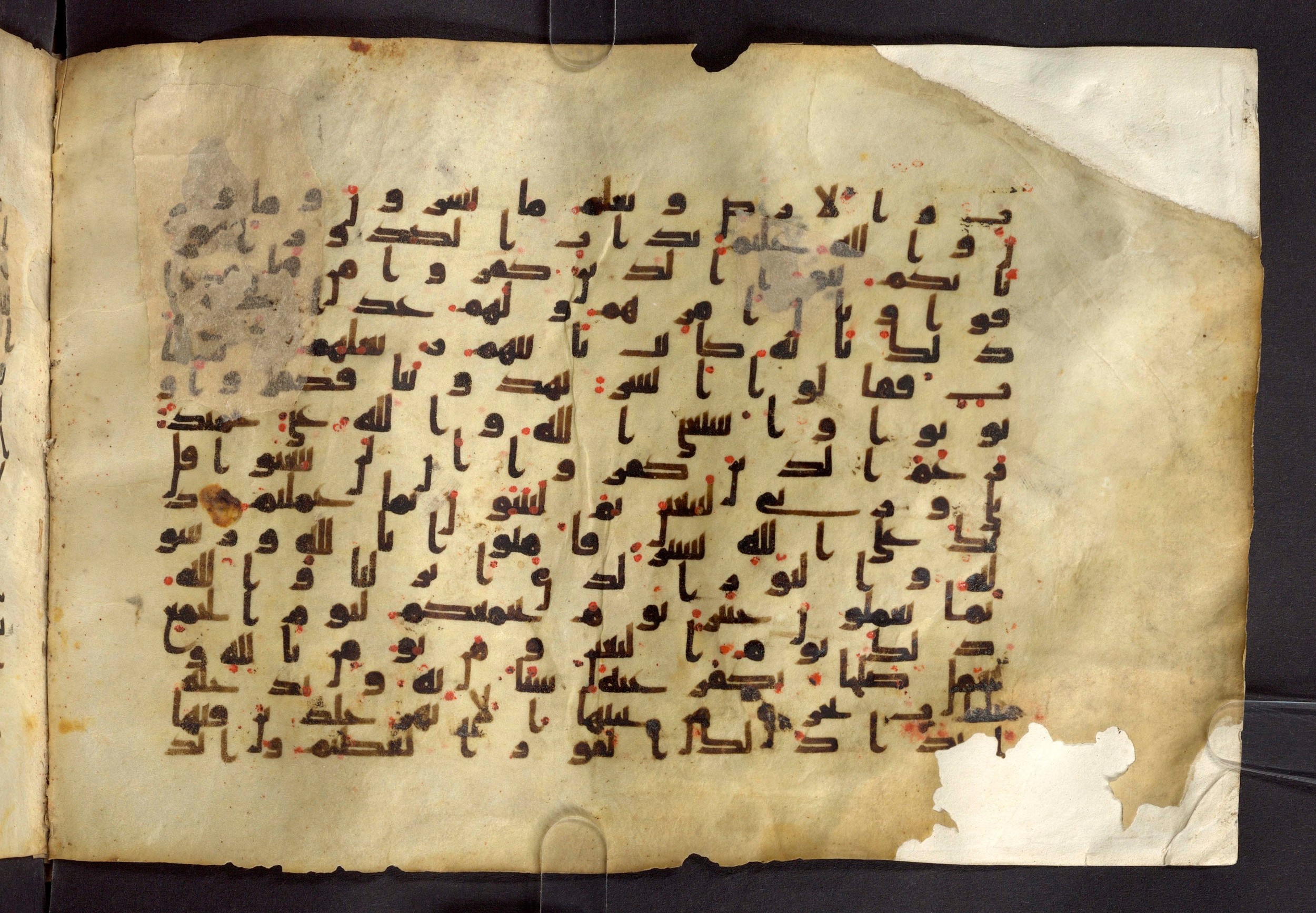 Moritz 1905, Tables 39-40 (Scan 2), in Kūfī A.I script, showing Surah 64:4 from 8th Century AD found in Bahnasa (Oxyrynchos), Egypt, currently housed at Egyptian National Library and Archives, Cairo
