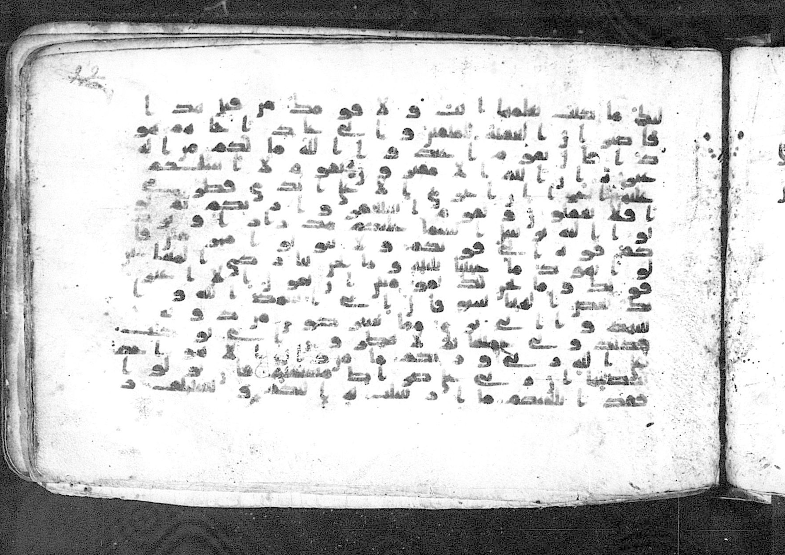 Moritz 1905, Tables 39-40 (Scan 2), in Kūfī A.I script, showing Surah 11:49 from 8th Century AD found in Bahnasa (Oxyrynchos), Egypt, currently housed at Egyptian National Library and Archives, Cairo