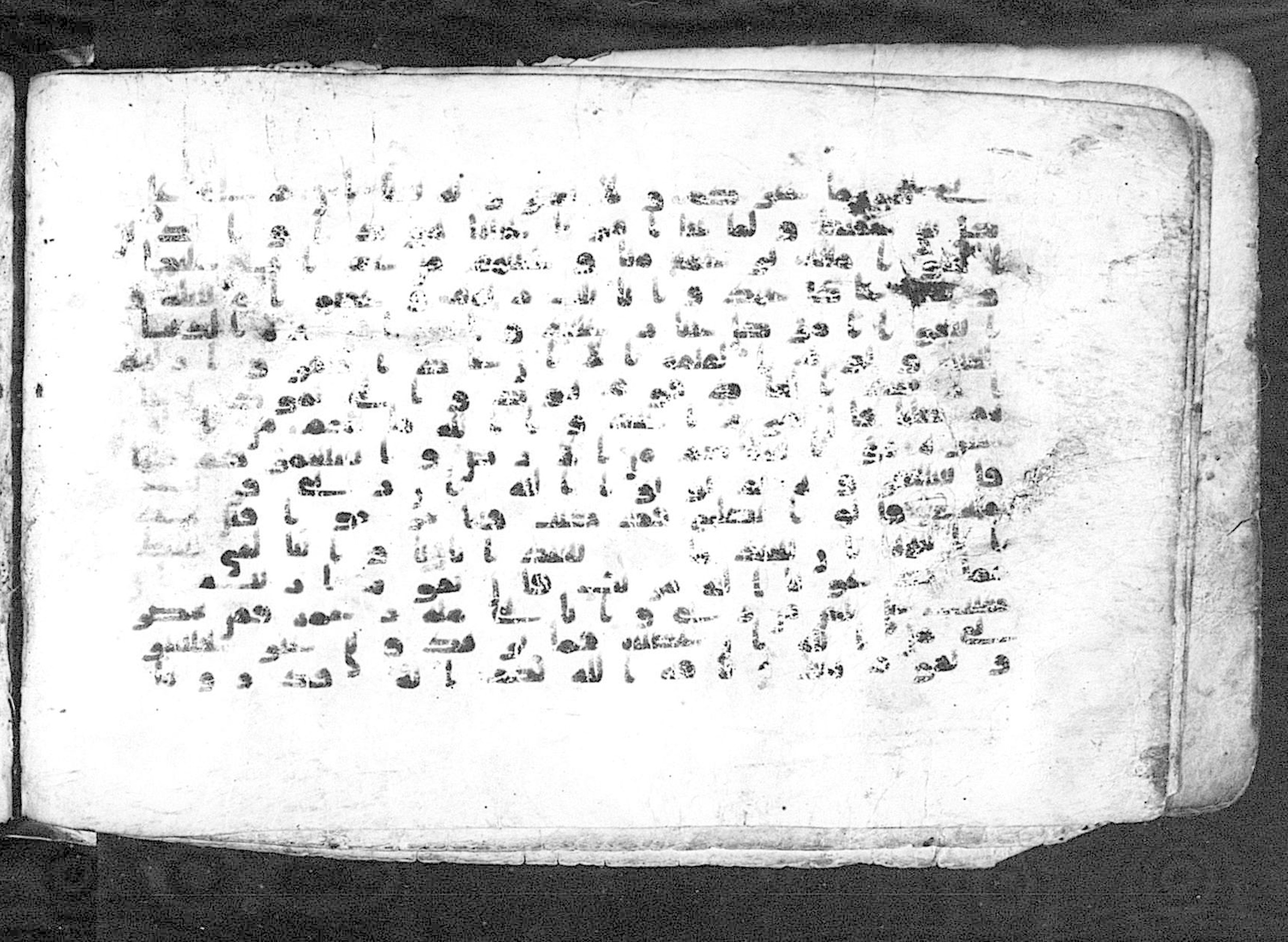 Moritz 1905, Tables 39-40, in Kūfī A.I script, showing Surah 11:63 from 8th Century AD found in Bahnasa (Oxyrynchos), Egypt, currently housed at Egyptian National Library and Archives, Cairo