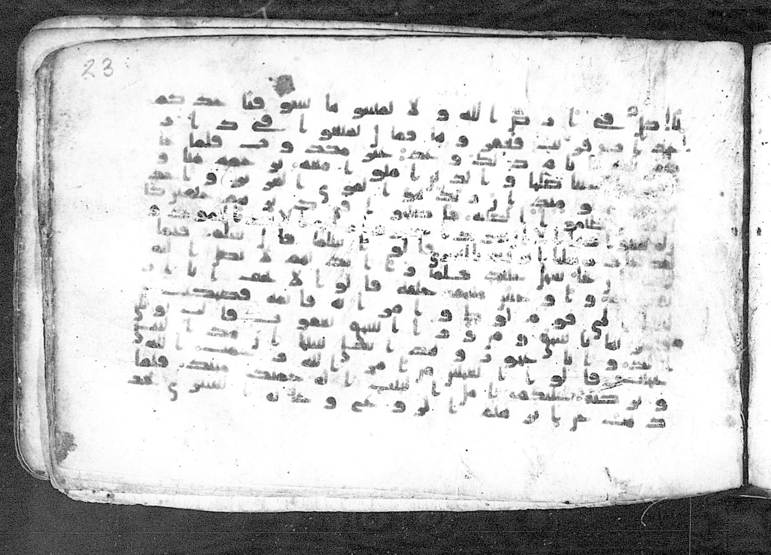 Moritz 1905, Tables 39-40, in Kūfī A.I script, showing Surah 11:72 from 8th Century AD found in Bahnasa (Oxyrynchos), Egypt, currently housed at Egyptian National Library and Archives, Cairo