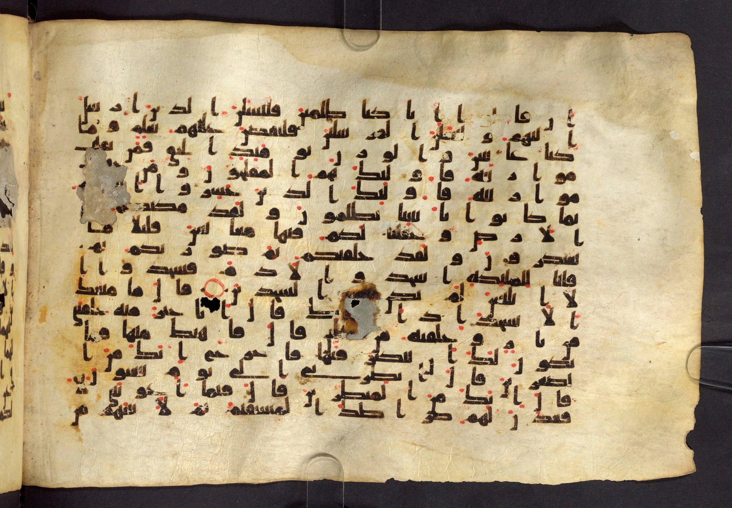 Moritz 1905, Tables 39-40, in Kūfī A.I script, showing Surah 7:8 from 8th Century AD found in Bahnasa (Oxyrynchos), Egypt, currently housed at Egyptian National Library and Archives, Cairo