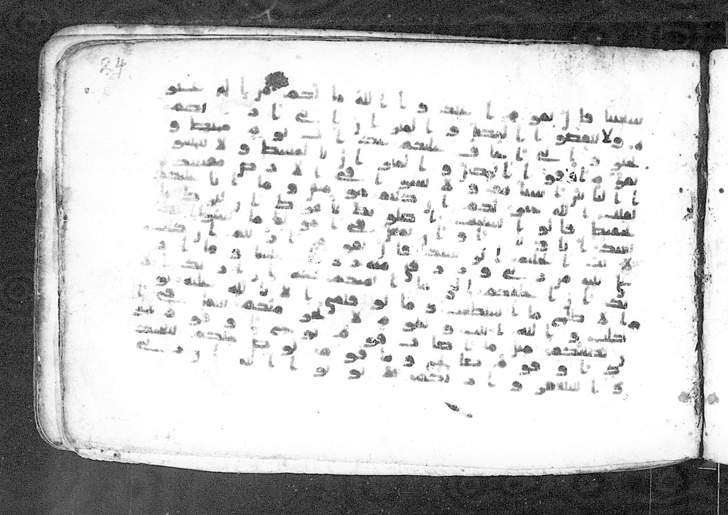 Moritz 1905, Tables 39-40, in Kūfī A.I script, showing Surah 11:89 from 8th Century AD found in Bahnasa (Oxyrynchos), Egypt, currently housed at Egyptian National Library and Archives, Cairo