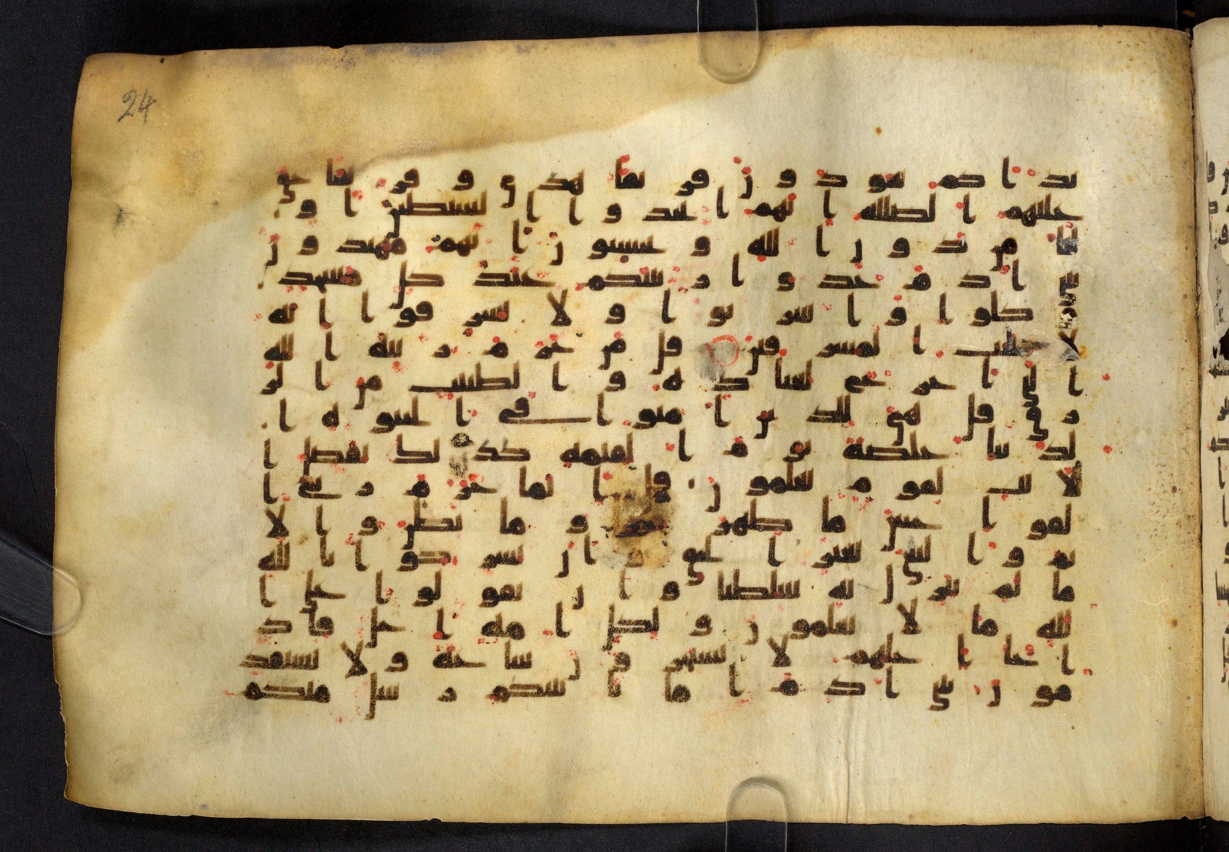 Moritz 1905, Tables 39-40, in Kūfī A.I script, showing Surah 7:32 from 8th Century AD found in Bahnasa (Oxyrynchos), Egypt, currently housed at Egyptian National Library and Archives, Cairo