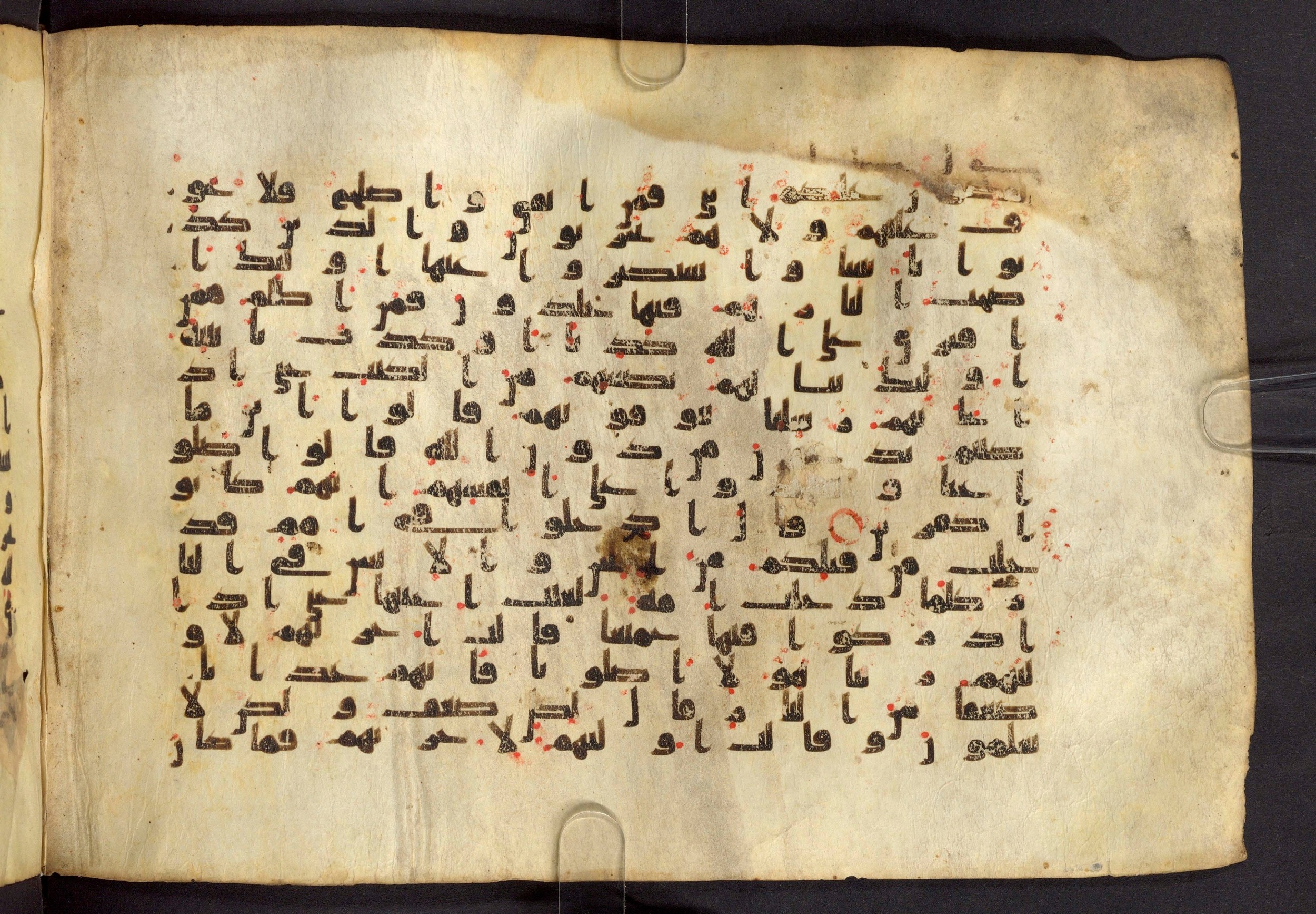 Moritz 1905, Tables 39-40 (Scan 1), in Kūfī A.I script, showing Surah 7:39 from 8th Century AD found in Bahnasa (Oxyrynchos), Egypt, currently housed at Egyptian National Library and Archives, Cairo